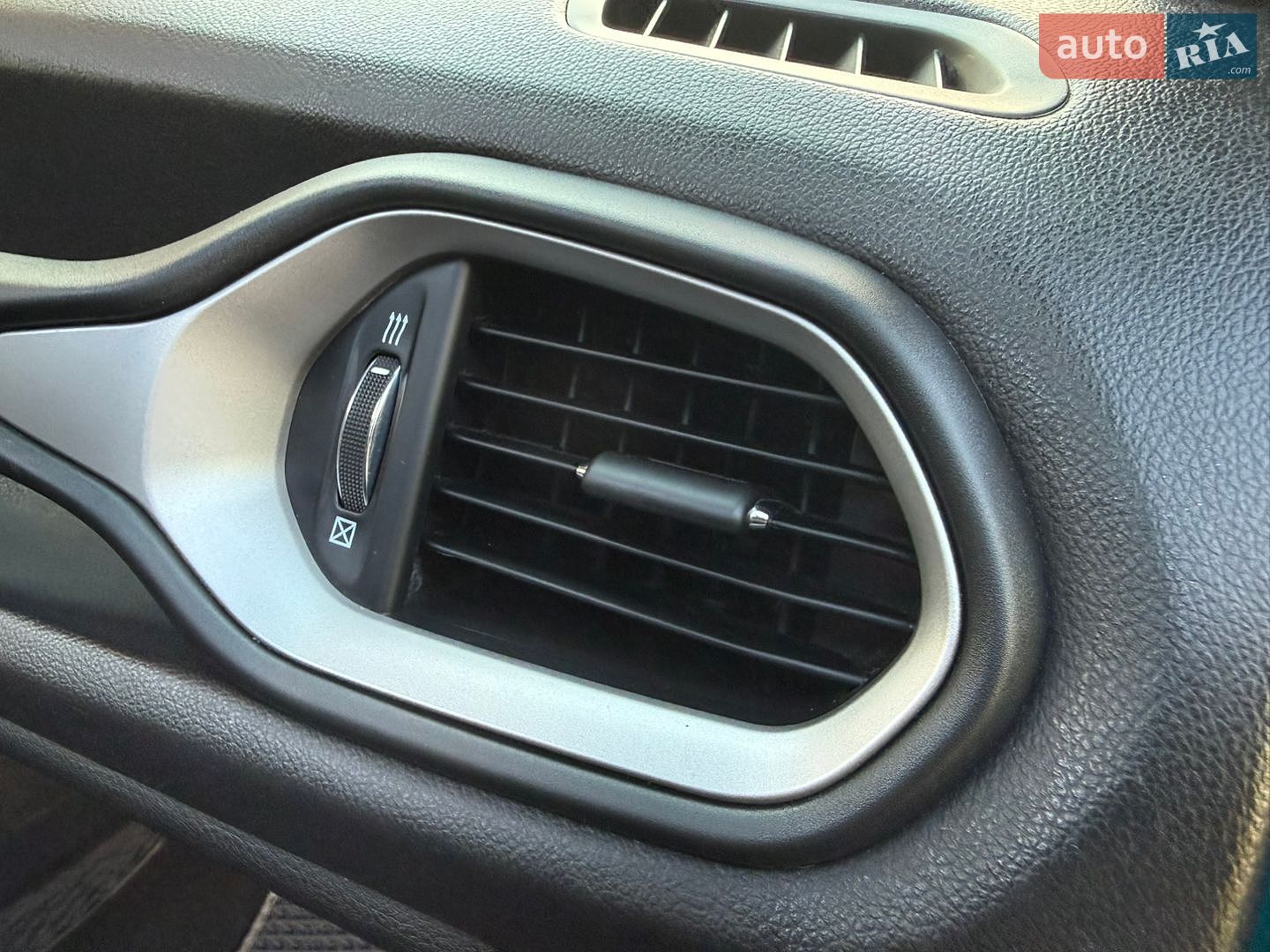 Jeep Renegade 2021 VIN ZACNJCBBXMPM63487 фото оголошення 134 з 147
