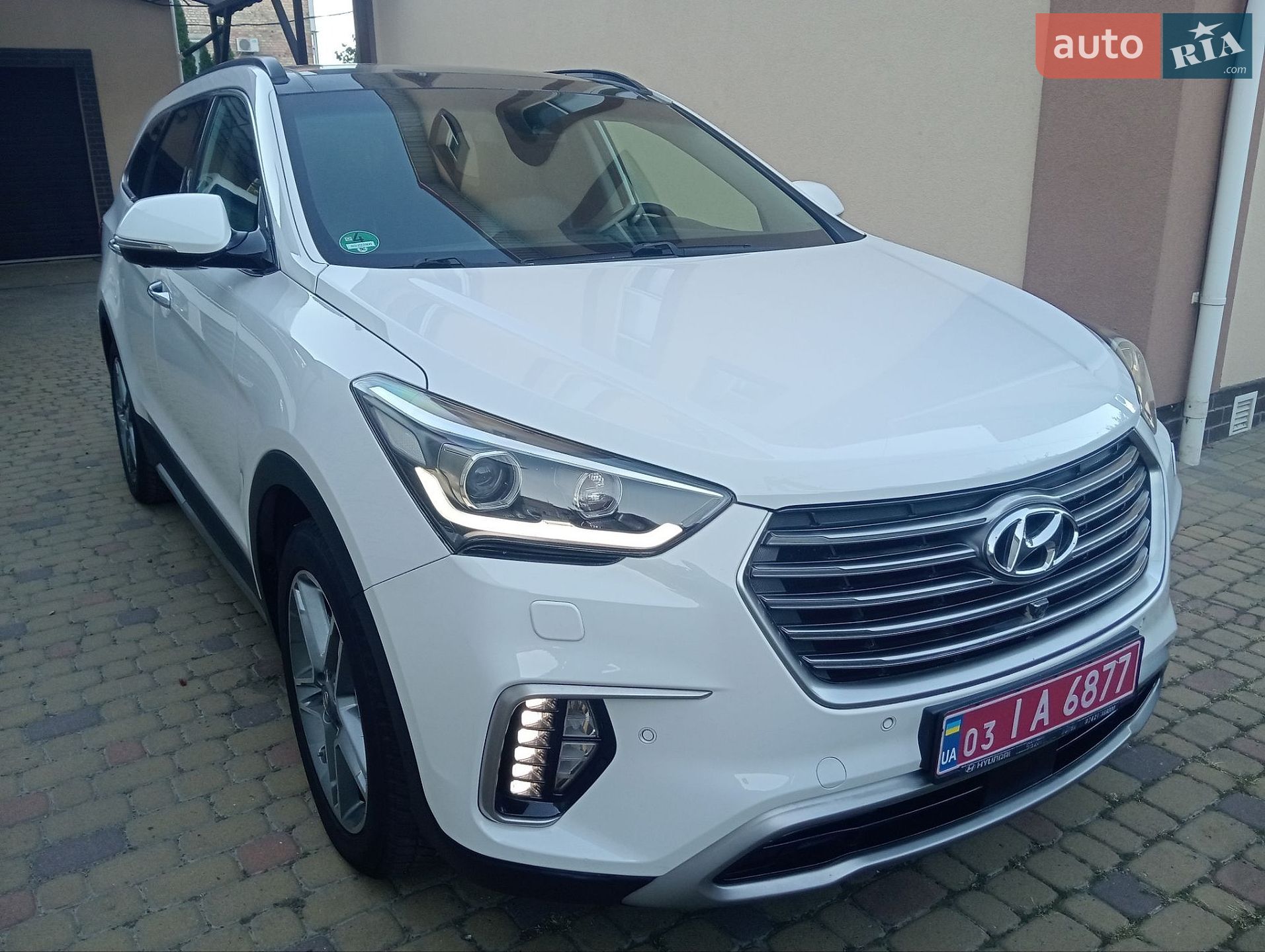 Hyundai Grand Santa Fe 2017 VIN KMHSR81XDHU224445 фото оголошення 3 з 53