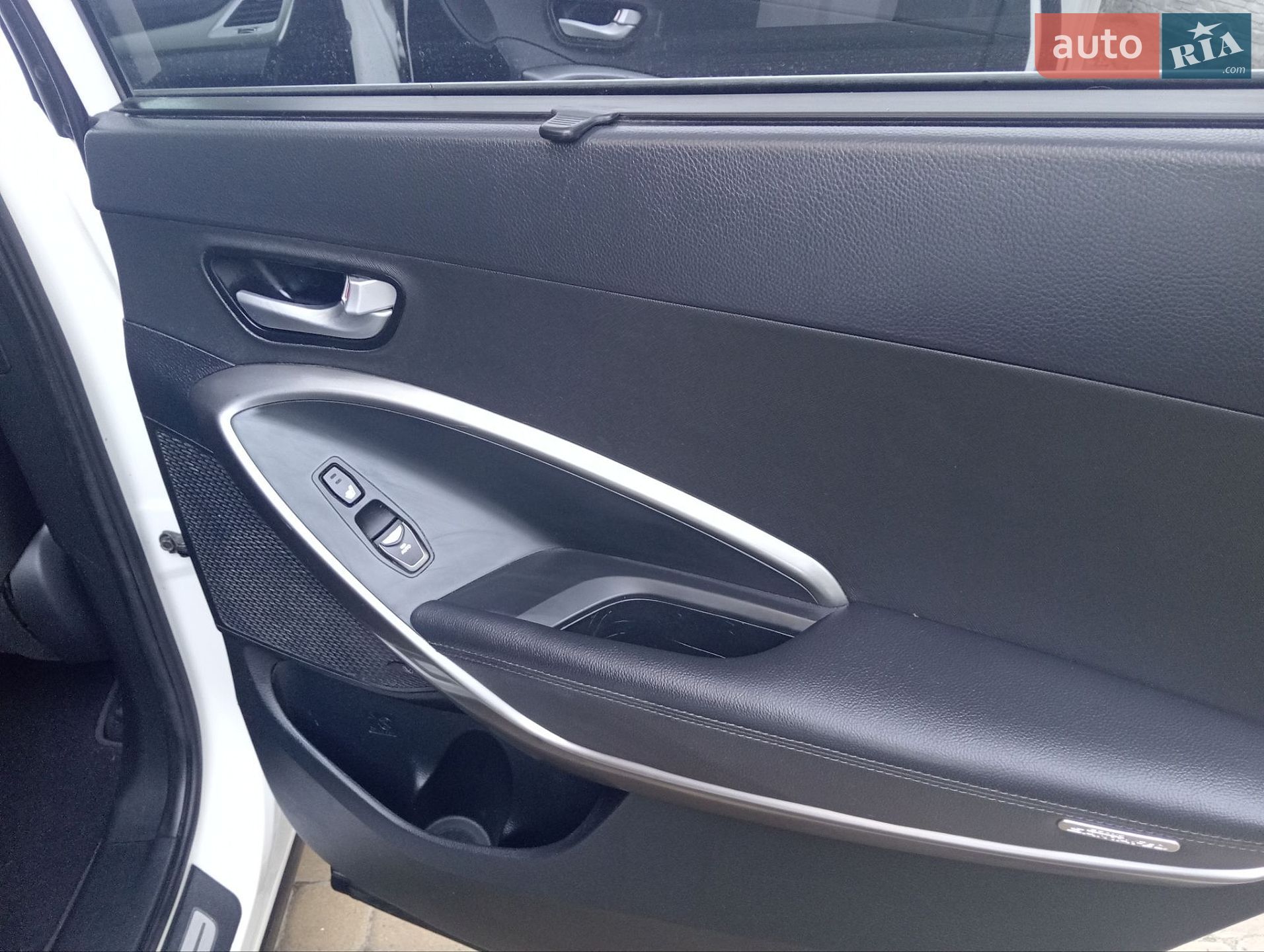 Hyundai Grand Santa Fe 2017 VIN KMHSR81XDHU224445 фото оголошення 4 з 53