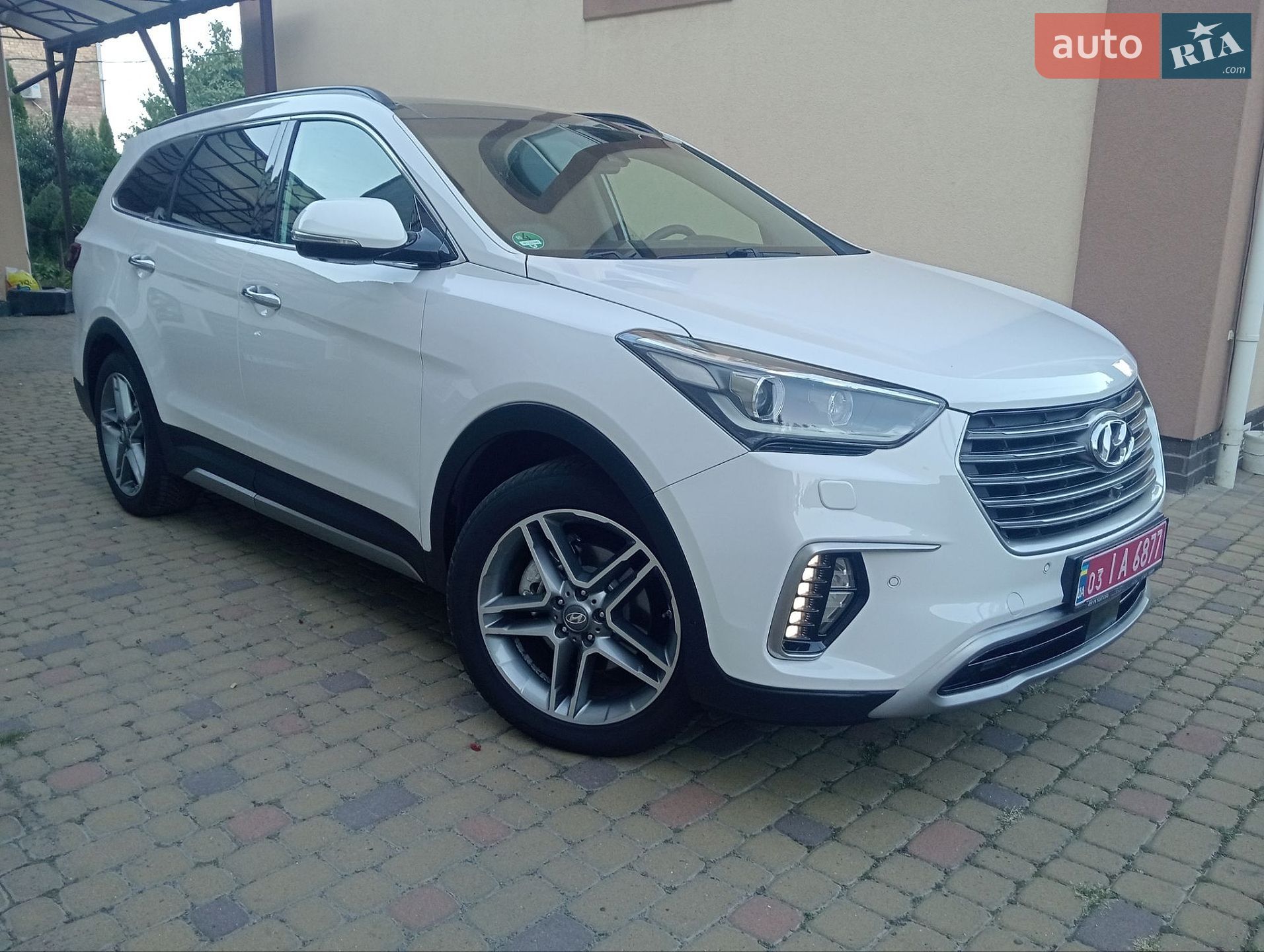 Hyundai Grand Santa Fe 2017 VIN KMHSR81XDHU224445 фото оголошення 8 з 53