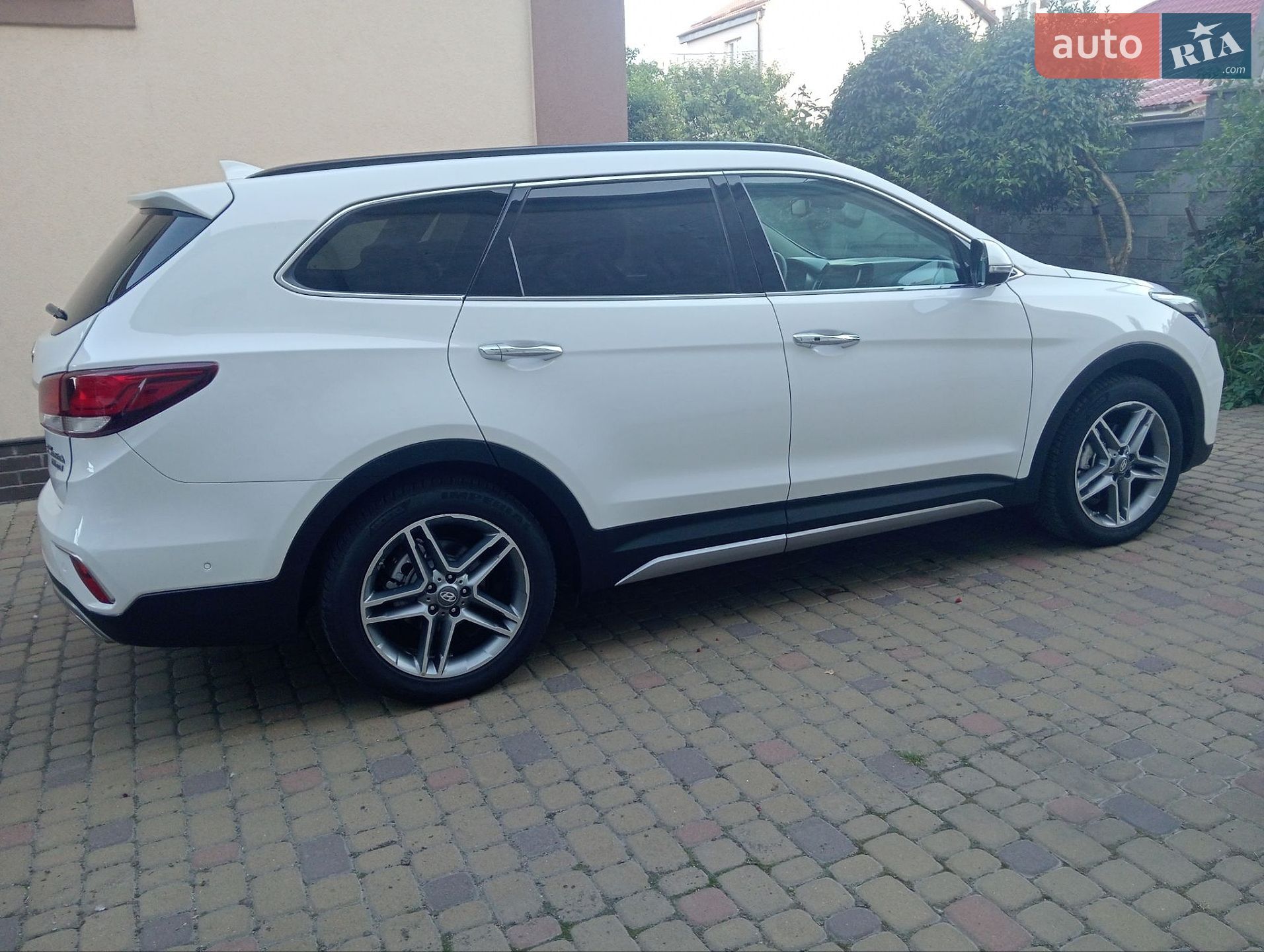 Hyundai Grand Santa Fe 2017 VIN KMHSR81XDHU224445 фото оголошення 10 з 53