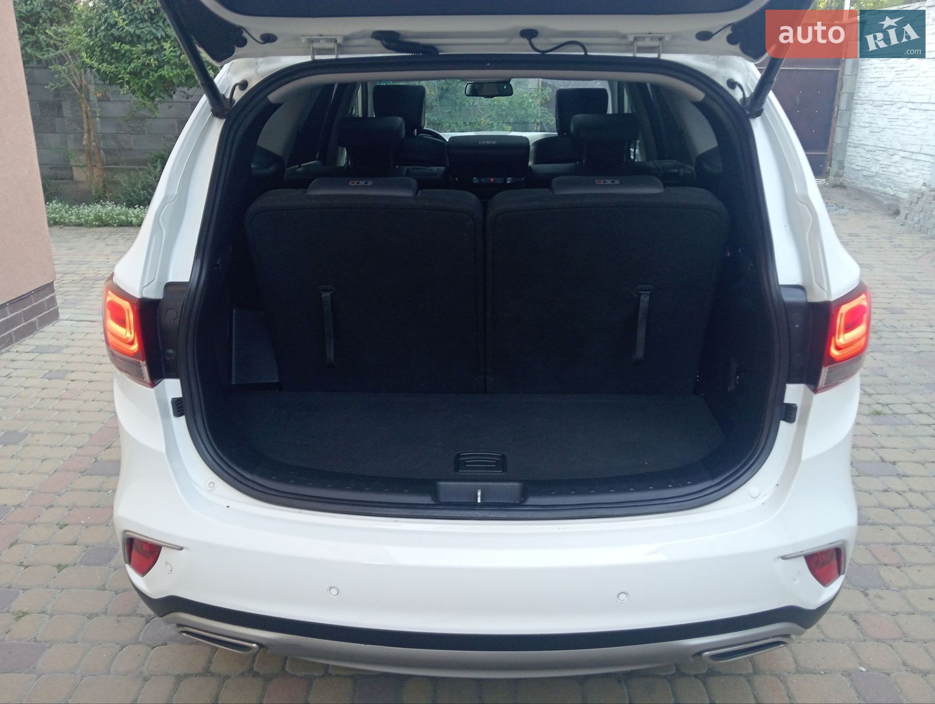 Hyundai Grand Santa Fe 2017 VIN KMHSR81XDHU224445 фото оголошення 13 з 53