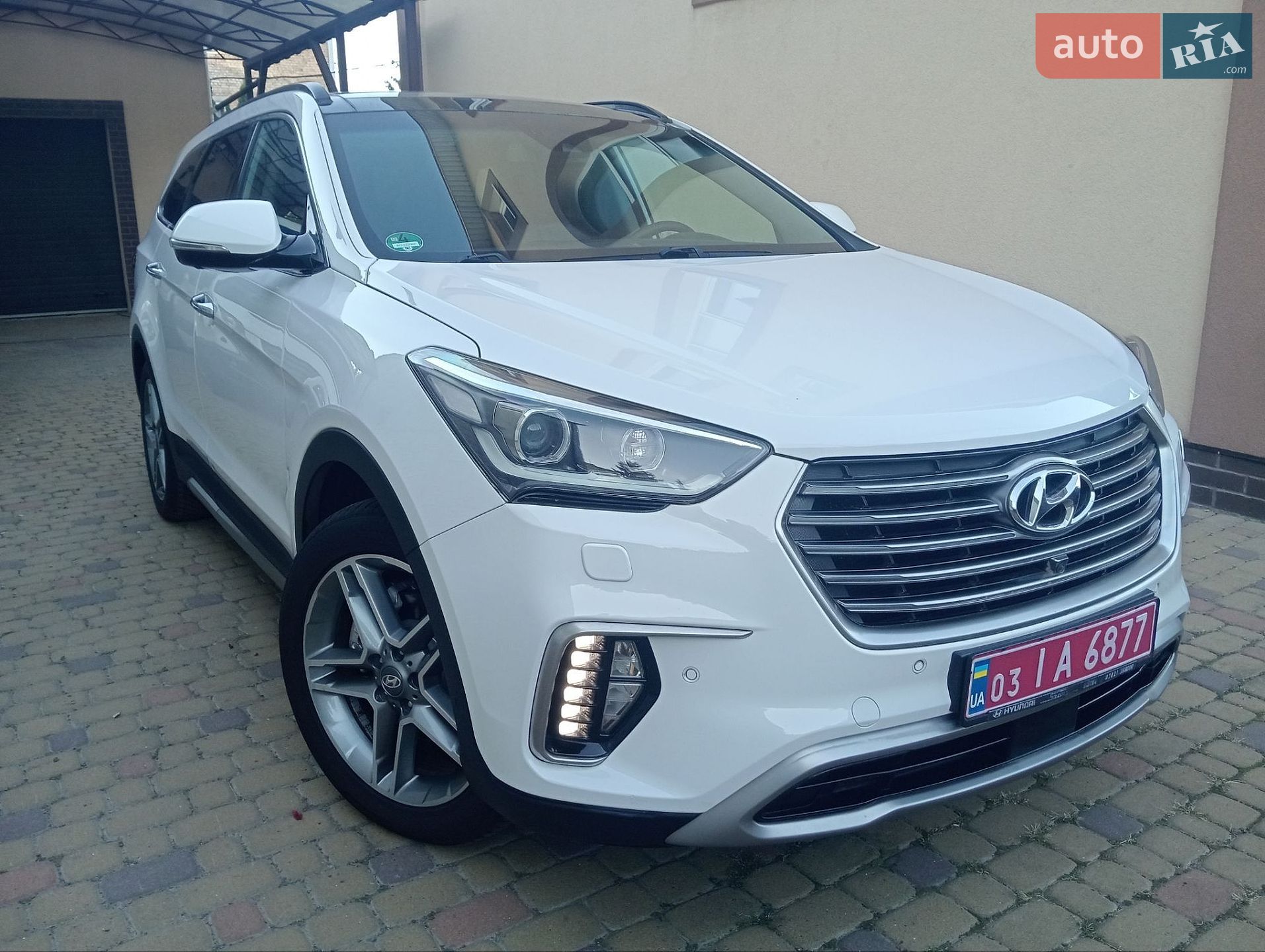 Hyundai Grand Santa Fe 2017 VIN KMHSR81XDHU224445 фото оголошення 16 з 53