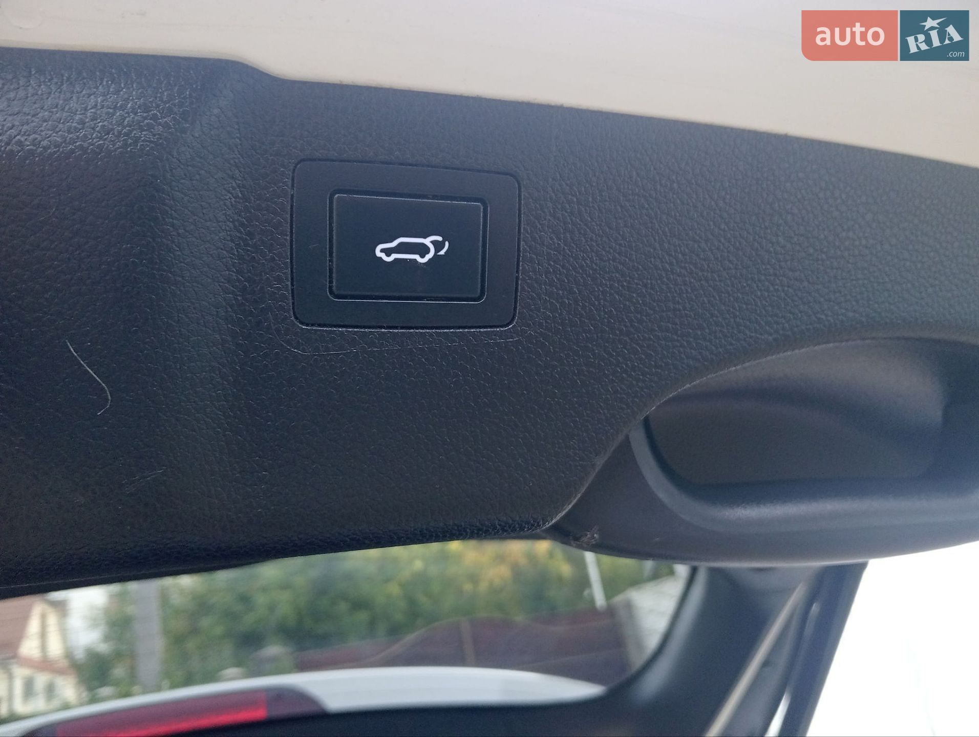 Hyundai Grand Santa Fe 2017 VIN KMHSR81XDHU224445 фото оголошення 19 з 53