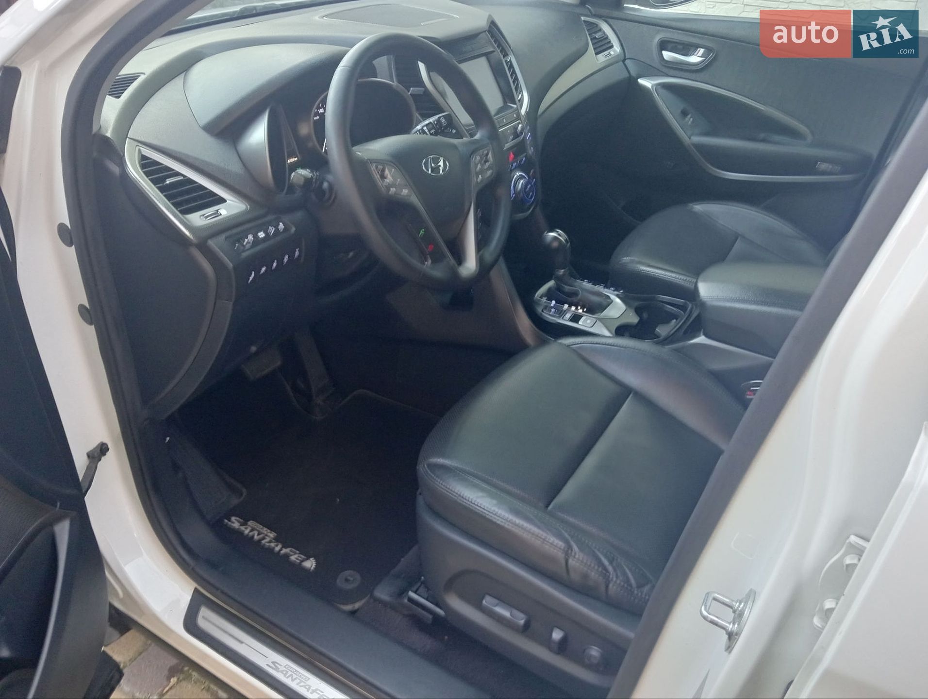 Hyundai Grand Santa Fe 2017 VIN KMHSR81XDHU224445 фото оголошення 22 з 53