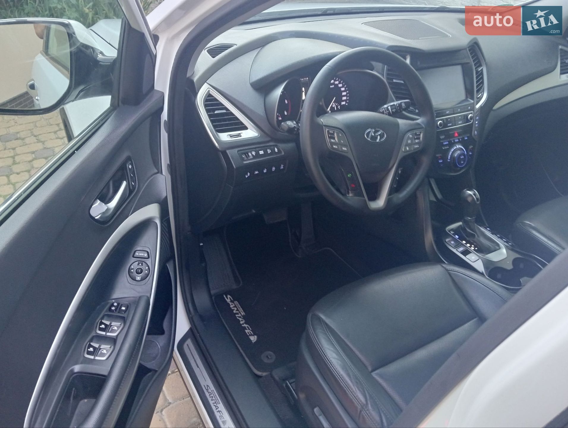 Hyundai Grand Santa Fe 2017 VIN KMHSR81XDHU224445 фото оголошення 28 з 53