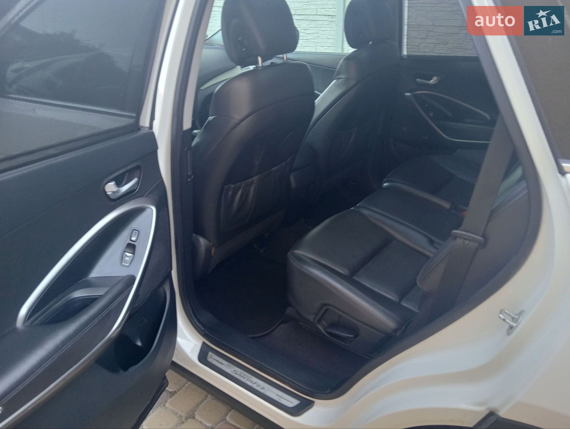 Hyundai Grand Santa Fe 2017 VIN KMHSR81XDHU224445 фото оголошення 32 з 53