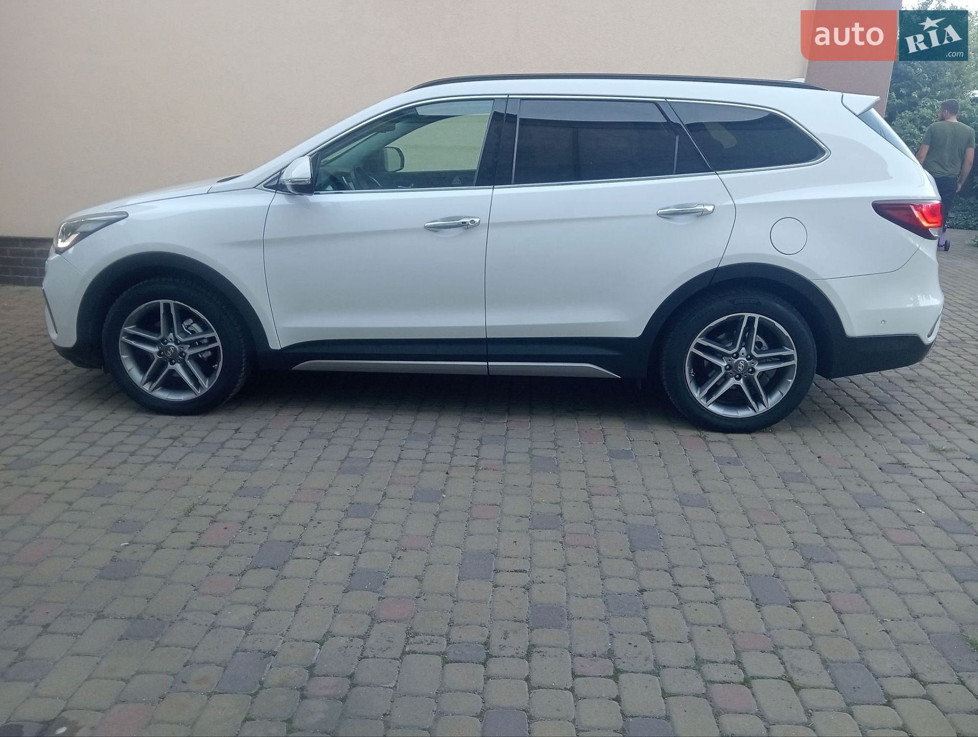Hyundai Grand Santa Fe 2017 VIN KMHSR81XDHU224445 фото оголошення 39 з 53