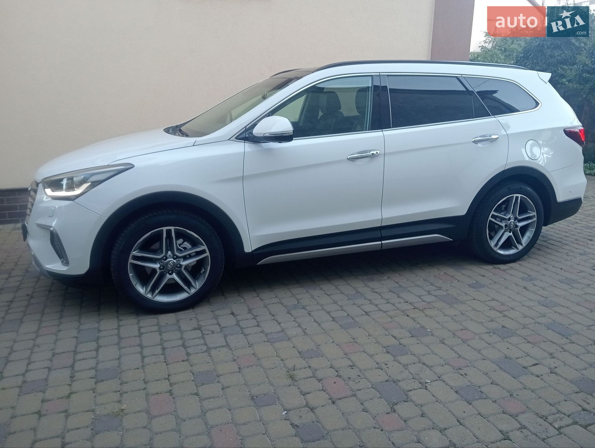 Hyundai Grand Santa Fe 2017 VIN KMHSR81XDHU224445 фото оголошення 45 з 53