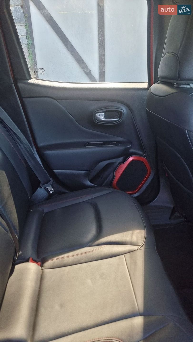 Jeep Renegade 2018 VIN ZACCJBCB0JPH28433 фото оголошення 39 з 54