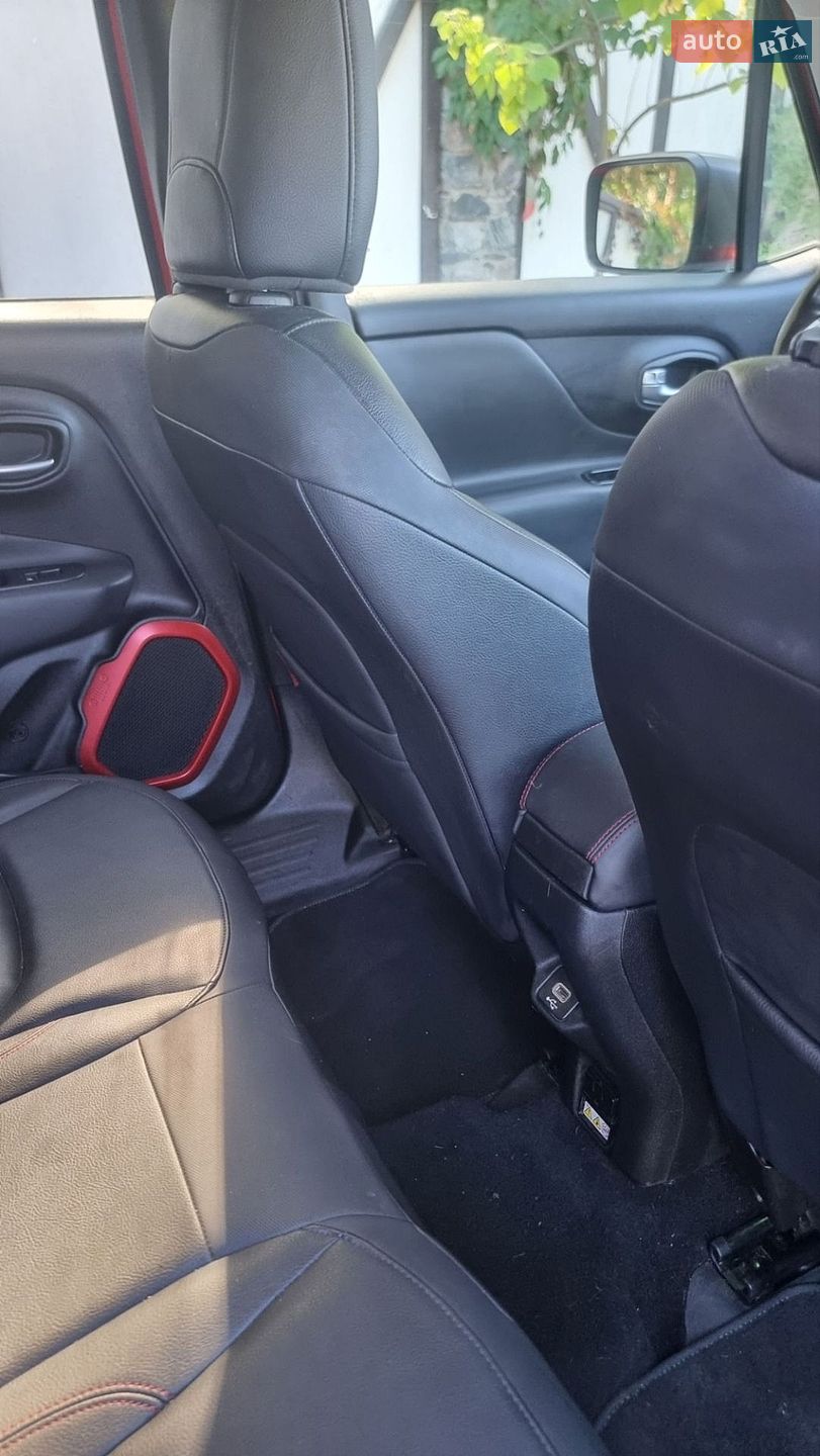 Jeep Renegade 2018 VIN ZACCJBCB0JPH28433 фото оголошення 38 з 54