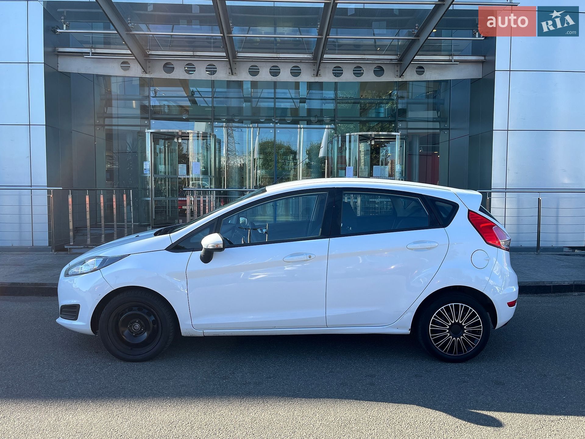 Ford Fiesta 2017 VIN WF0DXXGAKDHM70703 фото оголошення 9 з 21