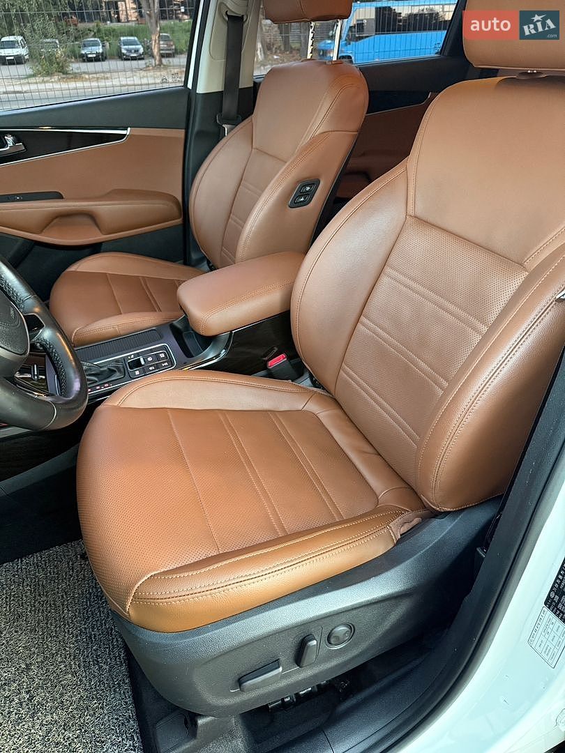 Kia Sorento 2018 VIN KNAPH81BDKA520840 фото оголошення 15 з 30