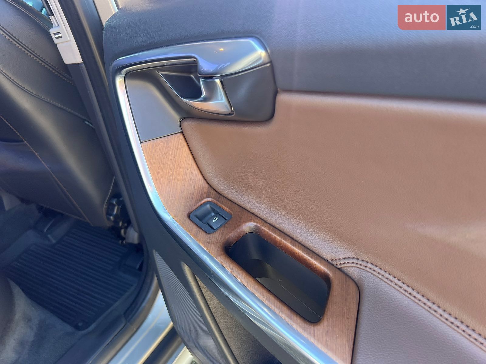 Volvo XC60 2015 VIN YV1DZA5C6G2868748 фото оголошення 42 з 51
