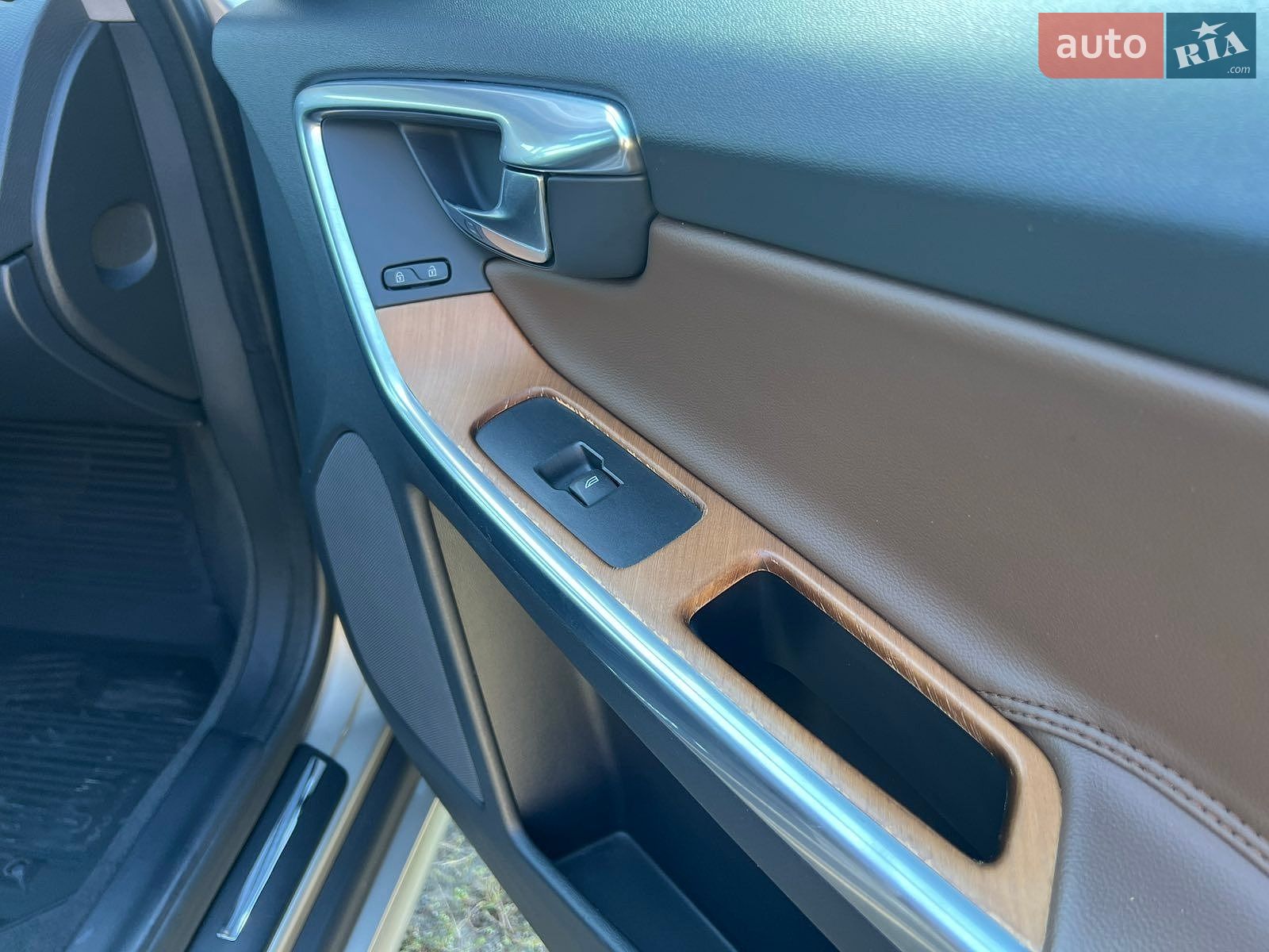 Volvo XC60 2015 VIN YV1DZA5C6G2868748 фото оголошення 44 з 51