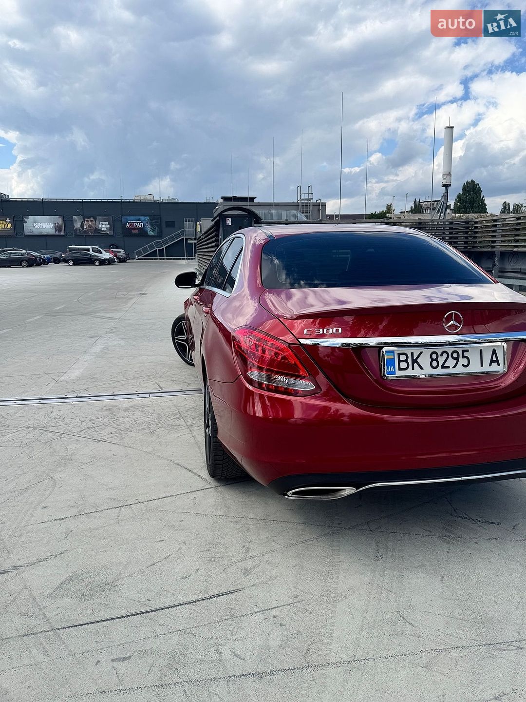 Mercedes-Benz C-Class 2015 VIN 55SWF4JB4GU113928 фото оголошення 13 з 42