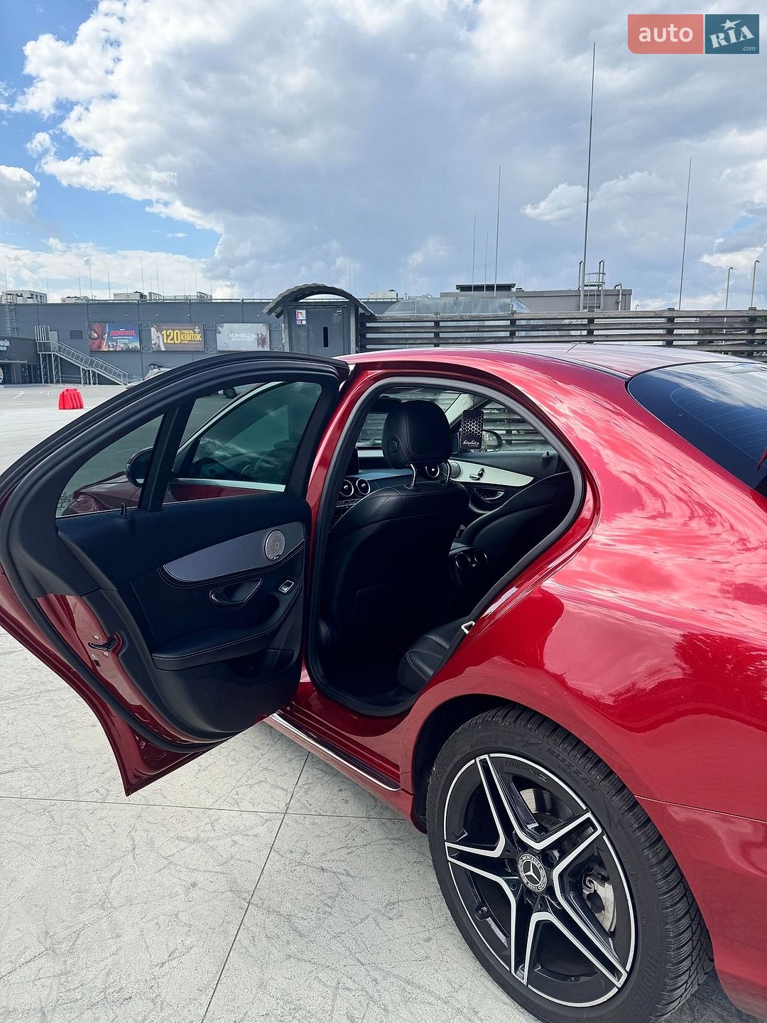 Mercedes-Benz C-Class 2015 VIN 55SWF4JB4GU113928 фото оголошення 37 з 42