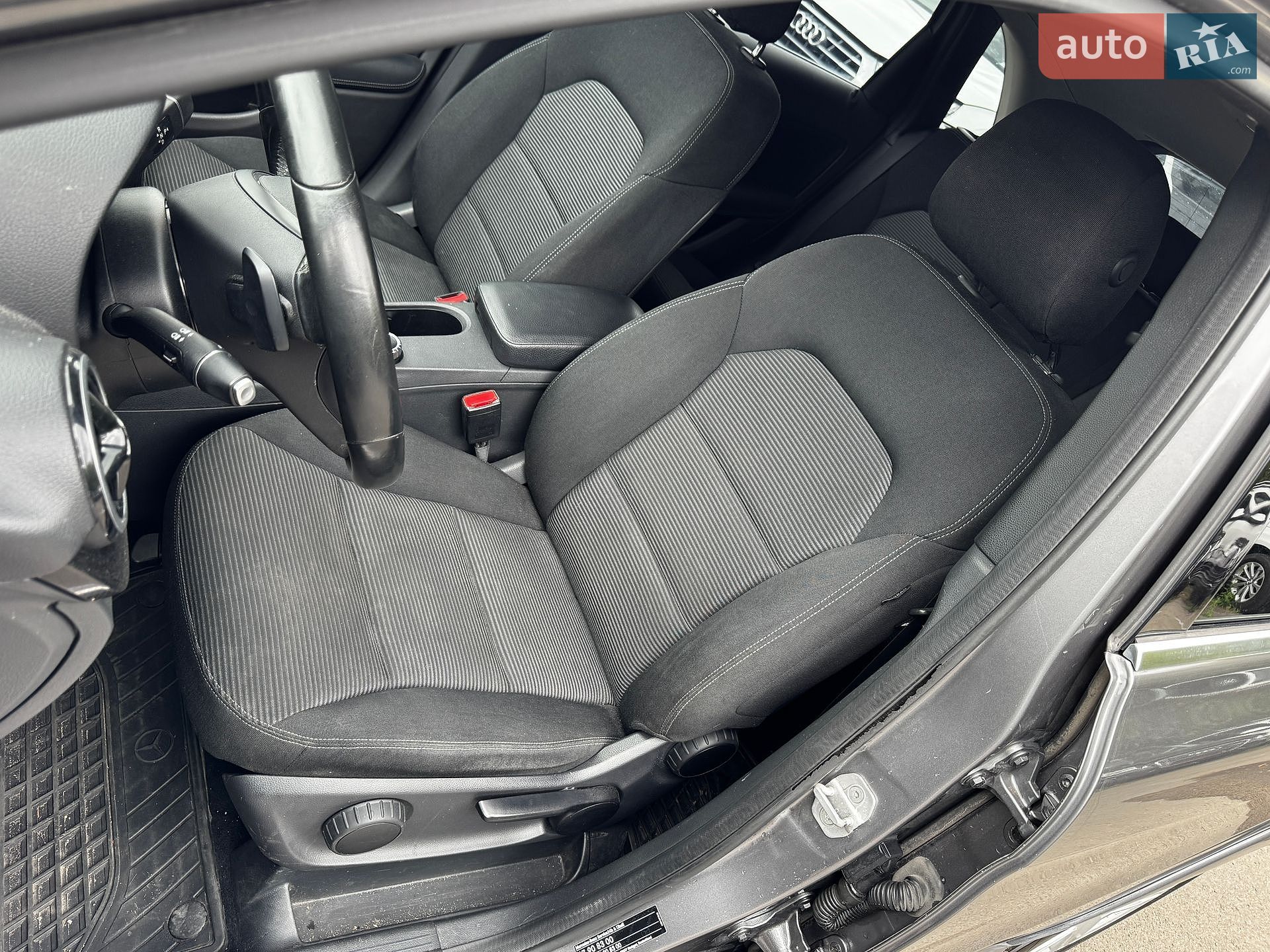 Mercedes-Benz B-Class 2015 VIN WDD2428901J008024 фото оголошення 17 з 43