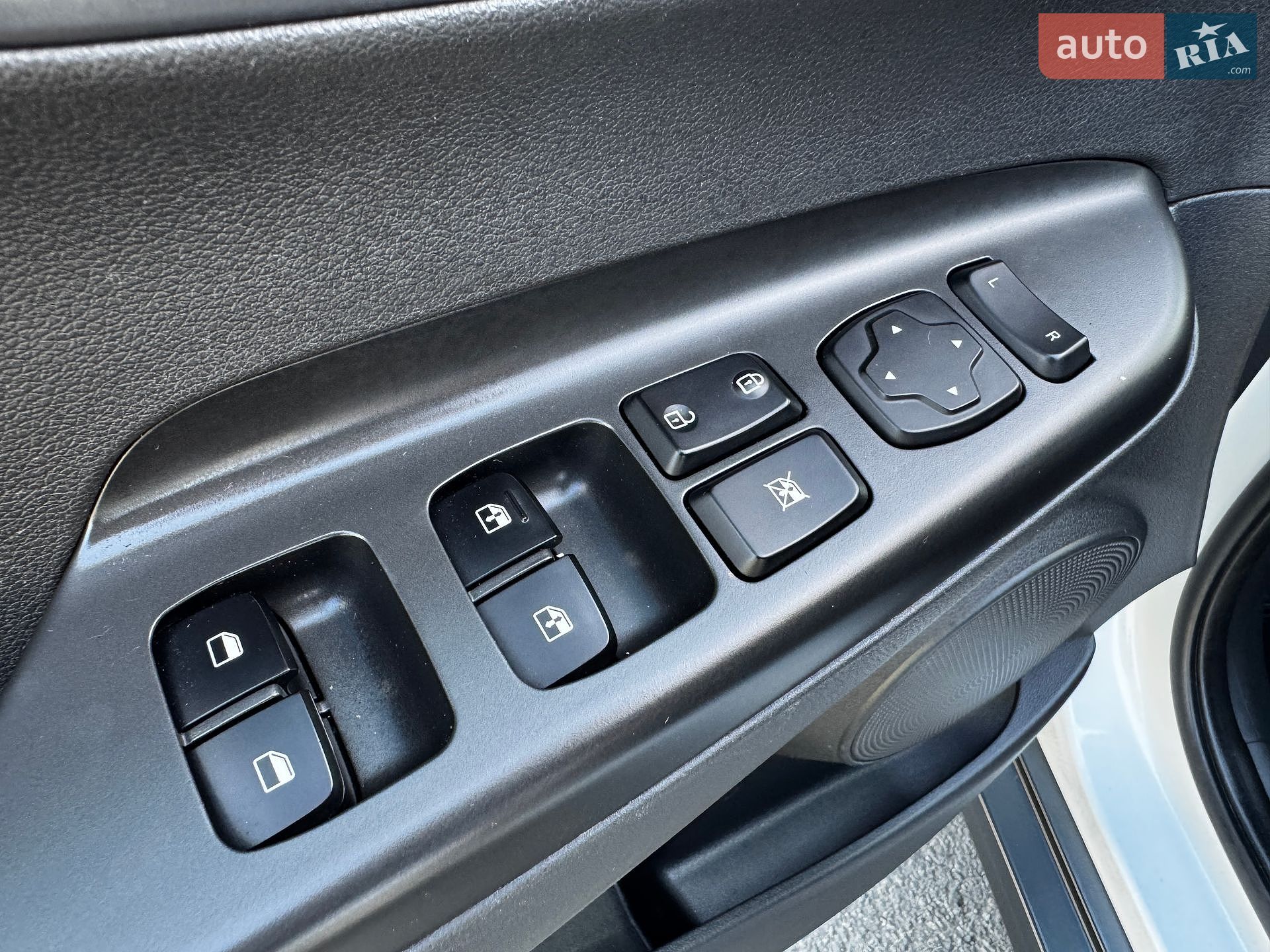 Hyundai Kona Electric 2023 VIN KM8K33AG5PU160984 фото оголошення 26 з 51