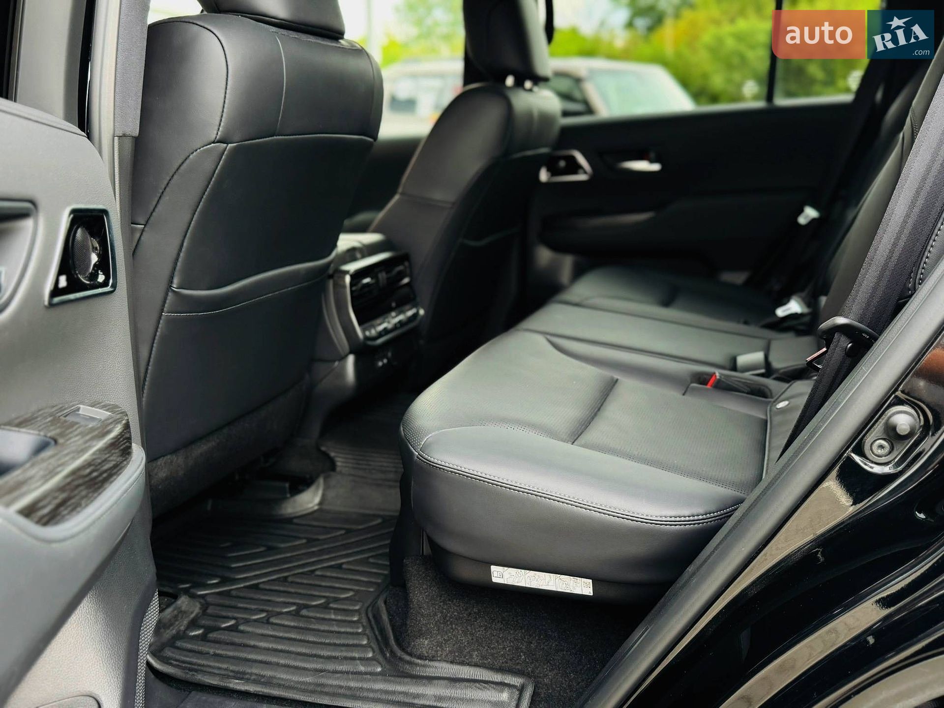 Toyota Land Cruiser 2025 VIN JTMAAABJ004111556 фото оголошення 13 з 33
