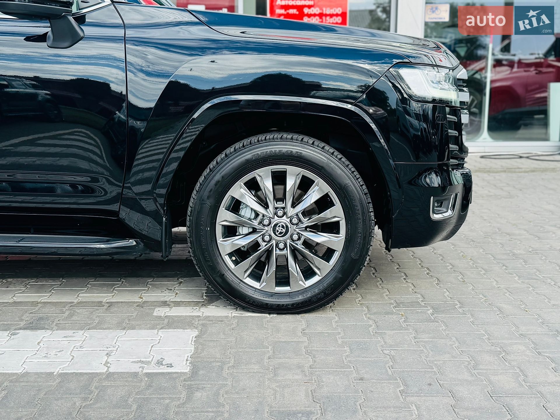 Toyota Land Cruiser 2025 VIN JTMAAABJ004111556 фото оголошення 30 з 33