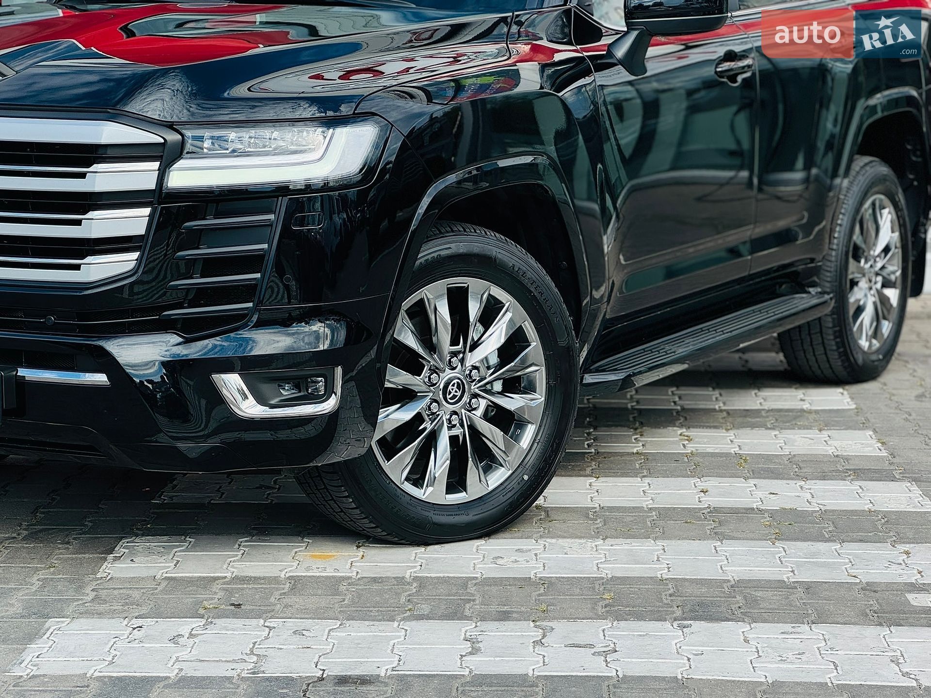Toyota Land Cruiser 2025 VIN JTMAAABJ004111556 фото оголошення 32 з 33