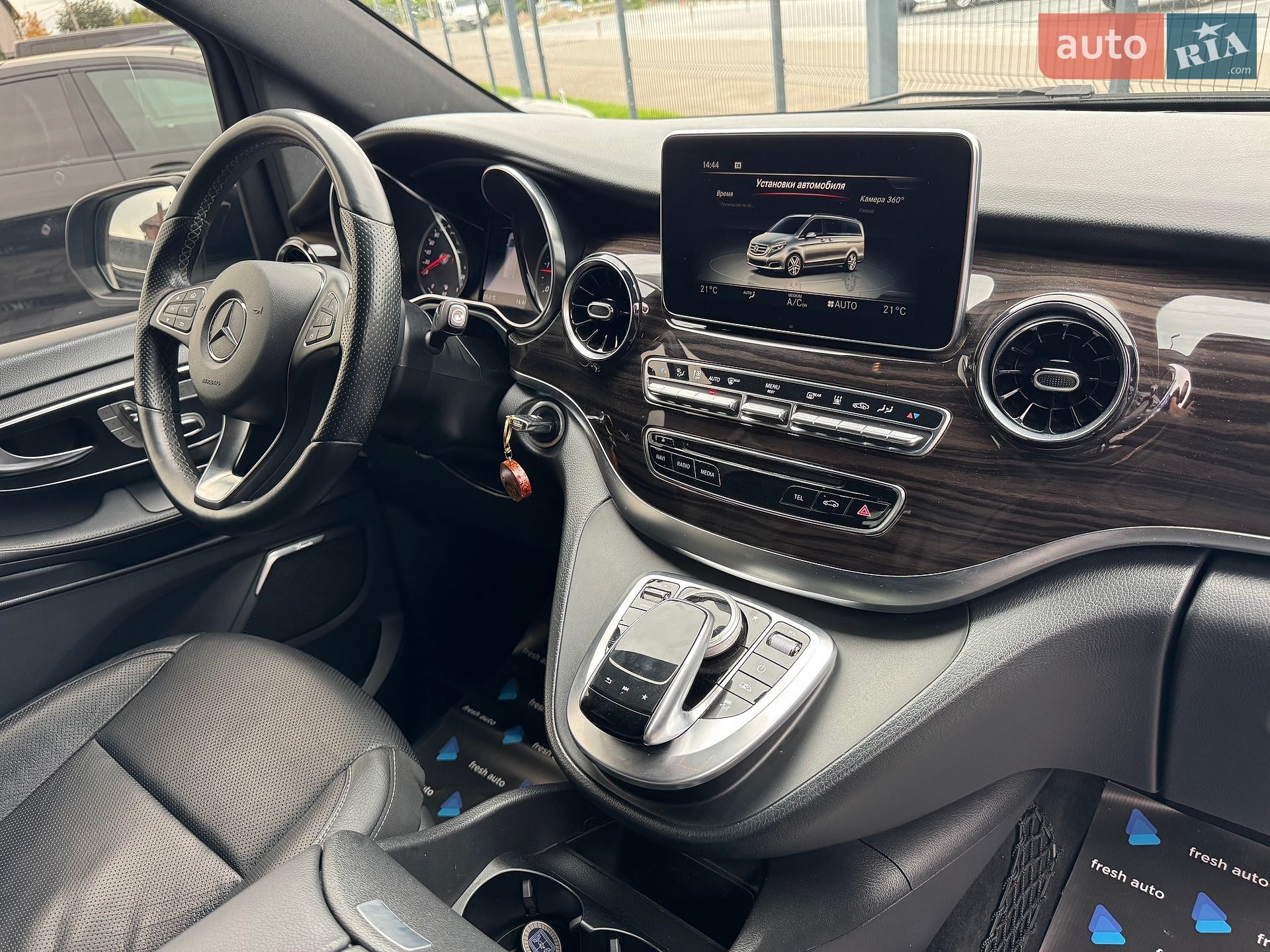 Mercedes-Benz V-Class 2020 VIN W1V44781313706357 фото оголошення 38 з 40