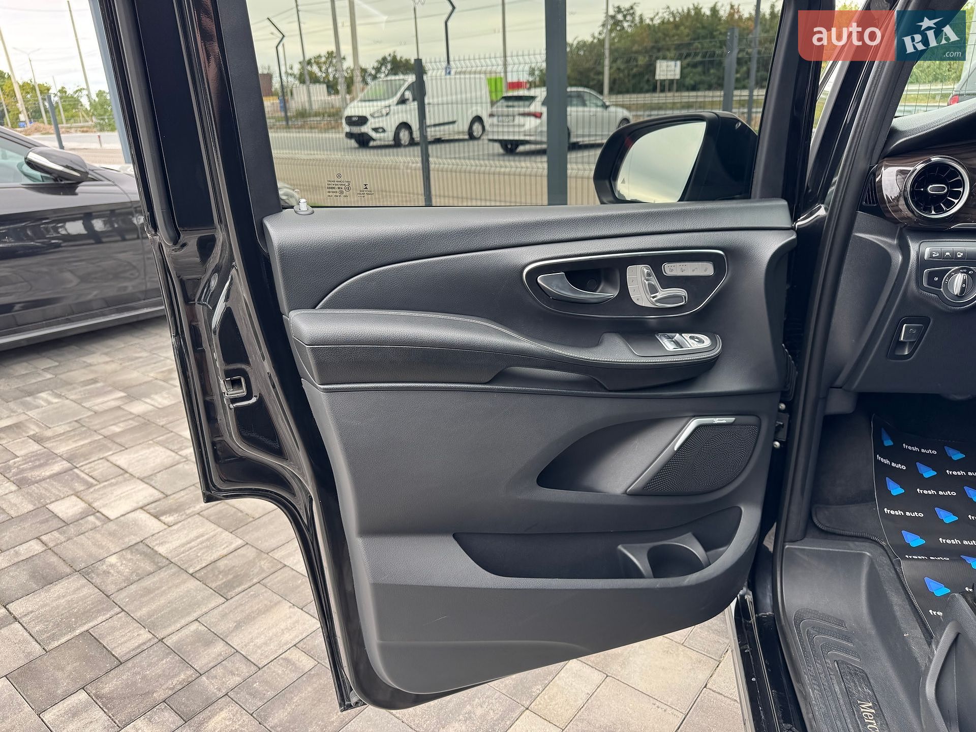 Mercedes-Benz V-Class 2020 VIN W1V44781313706357 фото оголошення 13 з 40