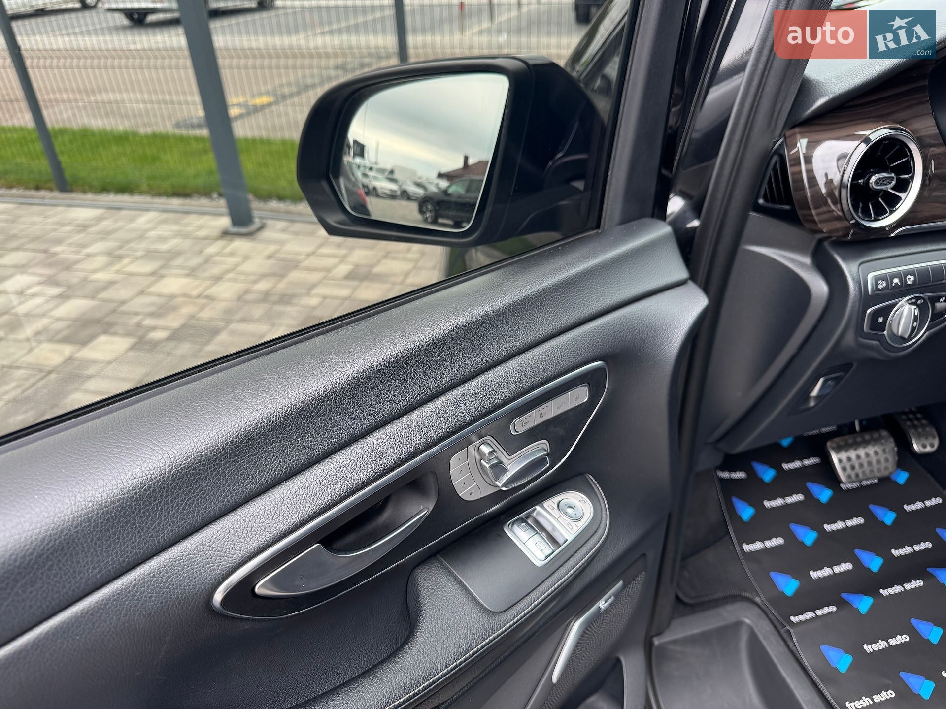 Mercedes-Benz V-Class 2020 VIN W1V44781313706357 фото оголошення 14 з 40