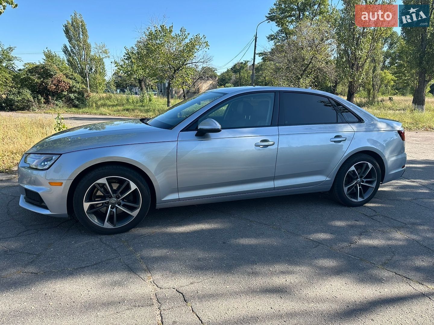 Audi A4 2019 VIN WAUGMAF40KA111046 фото оголошення 2 з 21