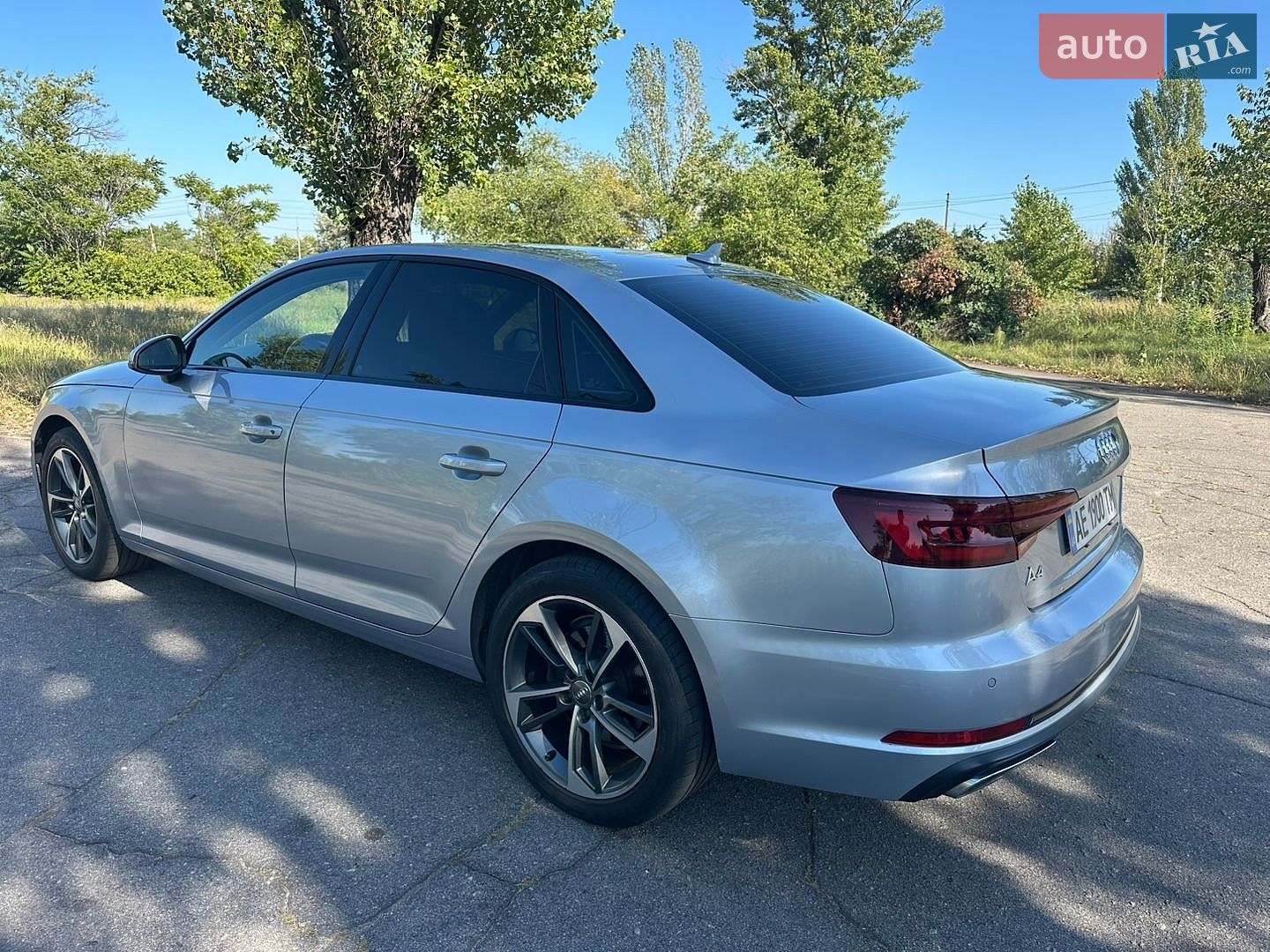 Audi A4 2019 VIN WAUGMAF40KA111046 фото оголошення 3 з 21