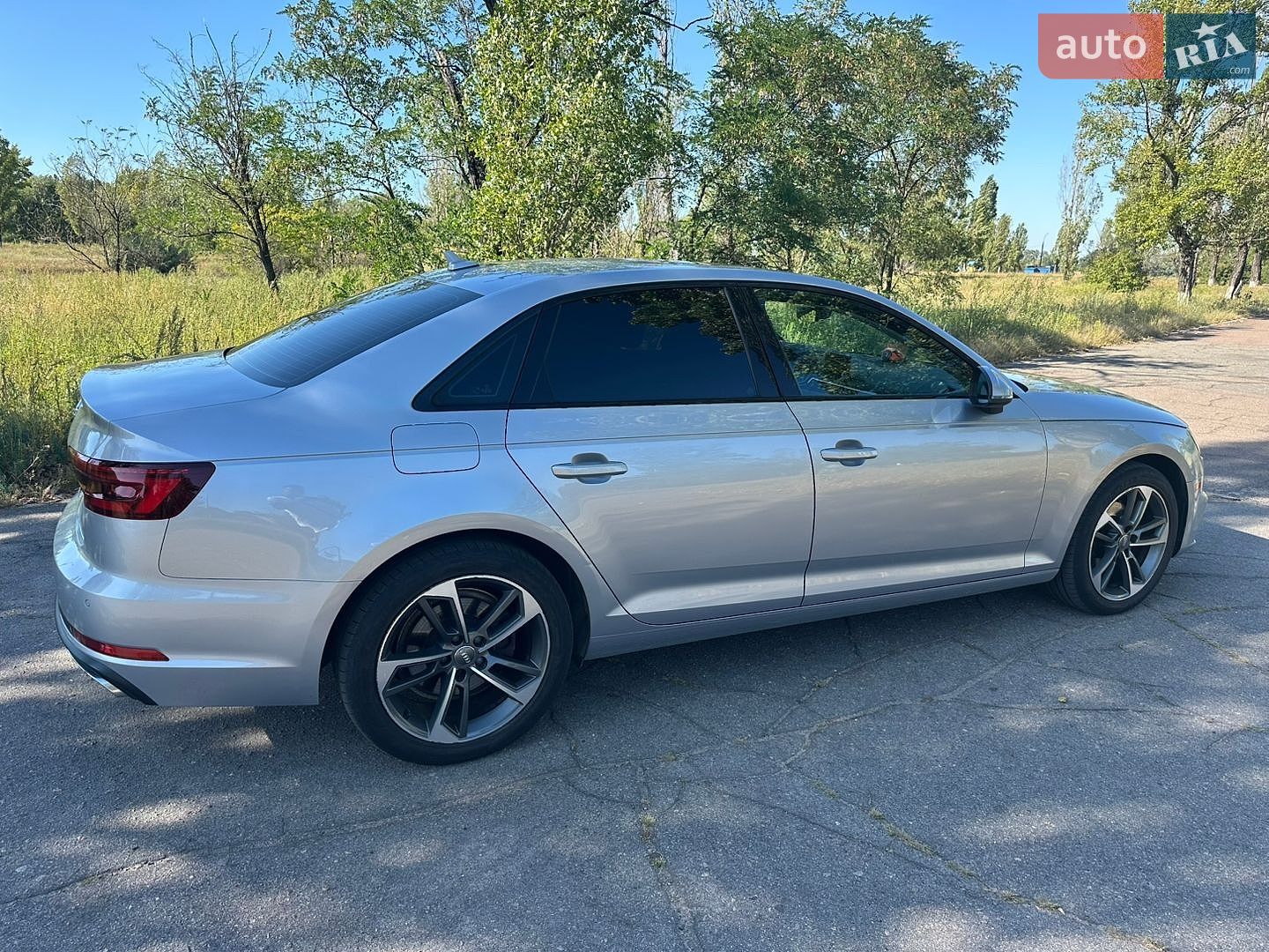 Audi A4 2019 VIN WAUGMAF40KA111046 фото оголошення 6 з 21