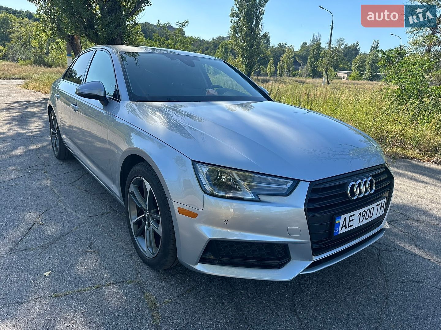 Audi A4 2019 VIN WAUGMAF40KA111046 фото оголошення 8 з 21