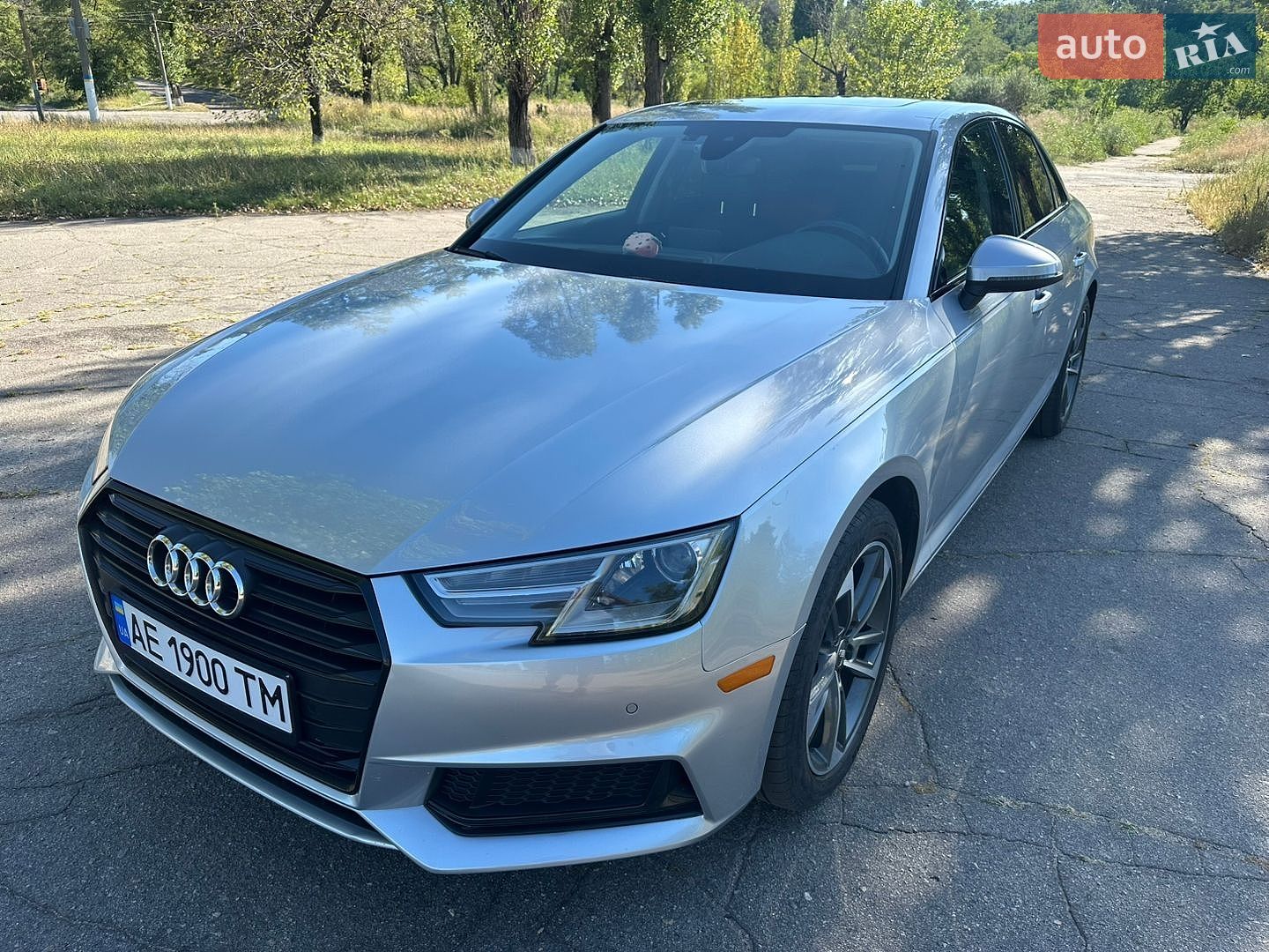 Audi A4 2019 VIN WAUGMAF40KA111046 фото оголошення 10 з 21