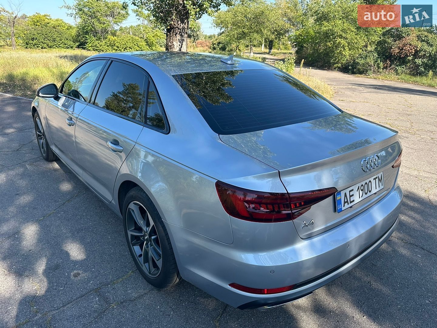 Audi A4 2019 VIN WAUGMAF40KA111046 фото оголошення 11 з 21