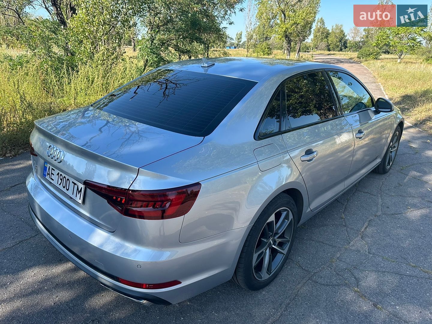 Audi A4 2019 VIN WAUGMAF40KA111046 фото оголошення 12 з 21