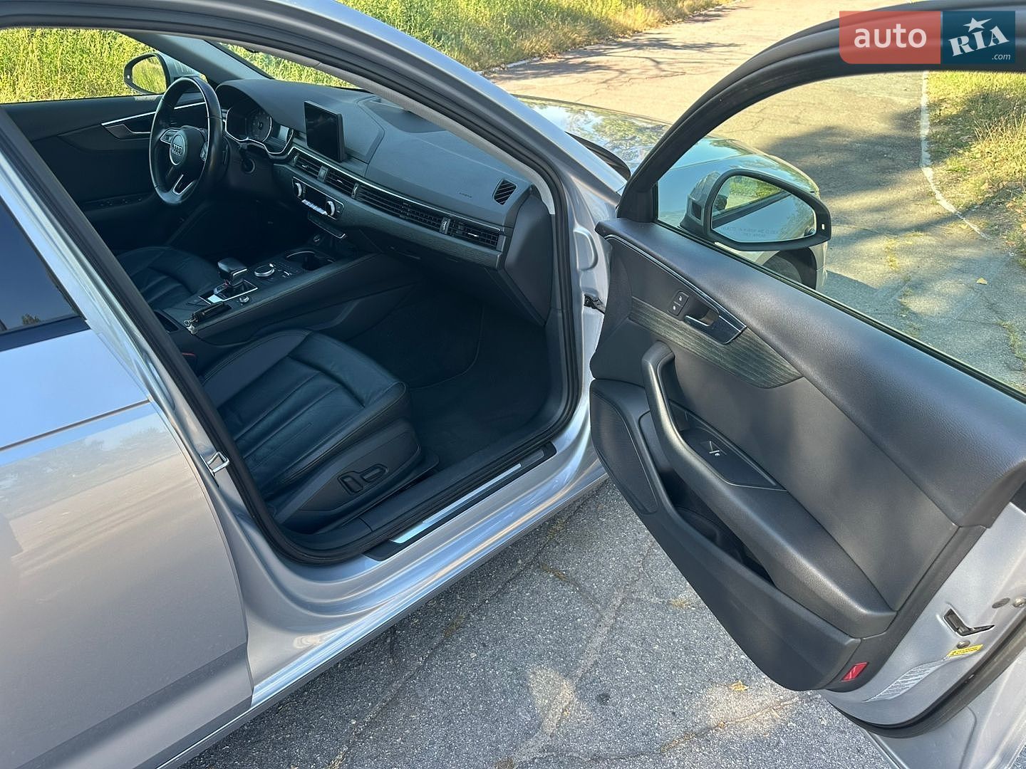 Audi A4 2019 VIN WAUGMAF40KA111046 фото оголошення 14 з 21