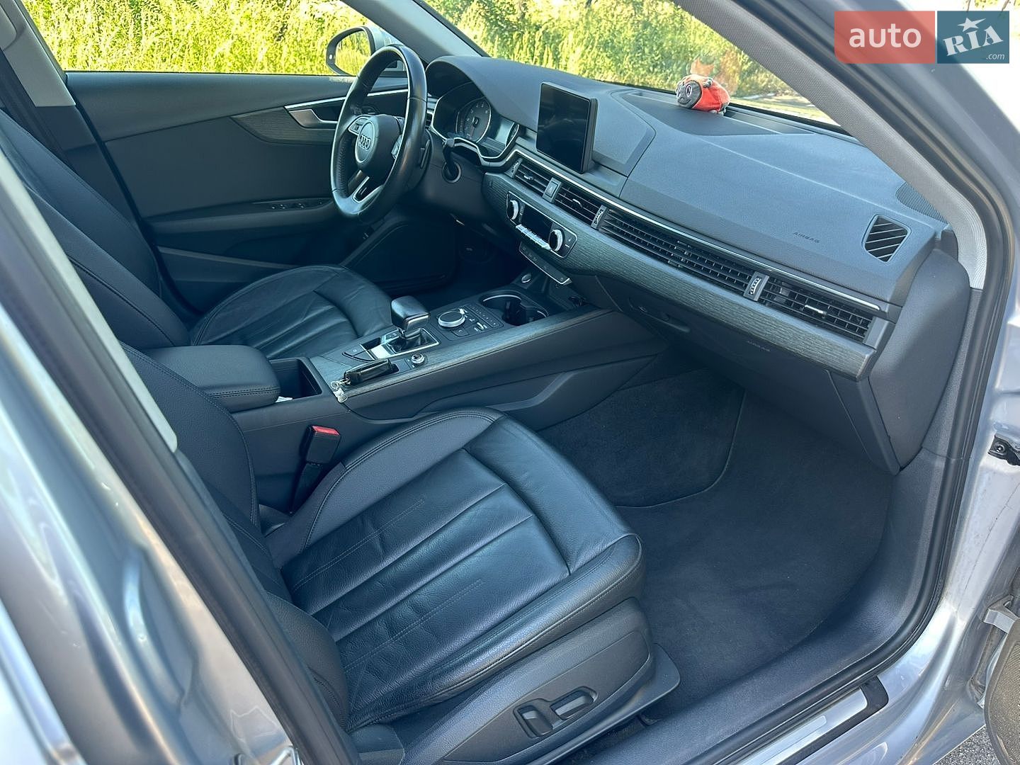 Audi A4 2019 VIN WAUGMAF40KA111046 фото оголошення 15 з 21
