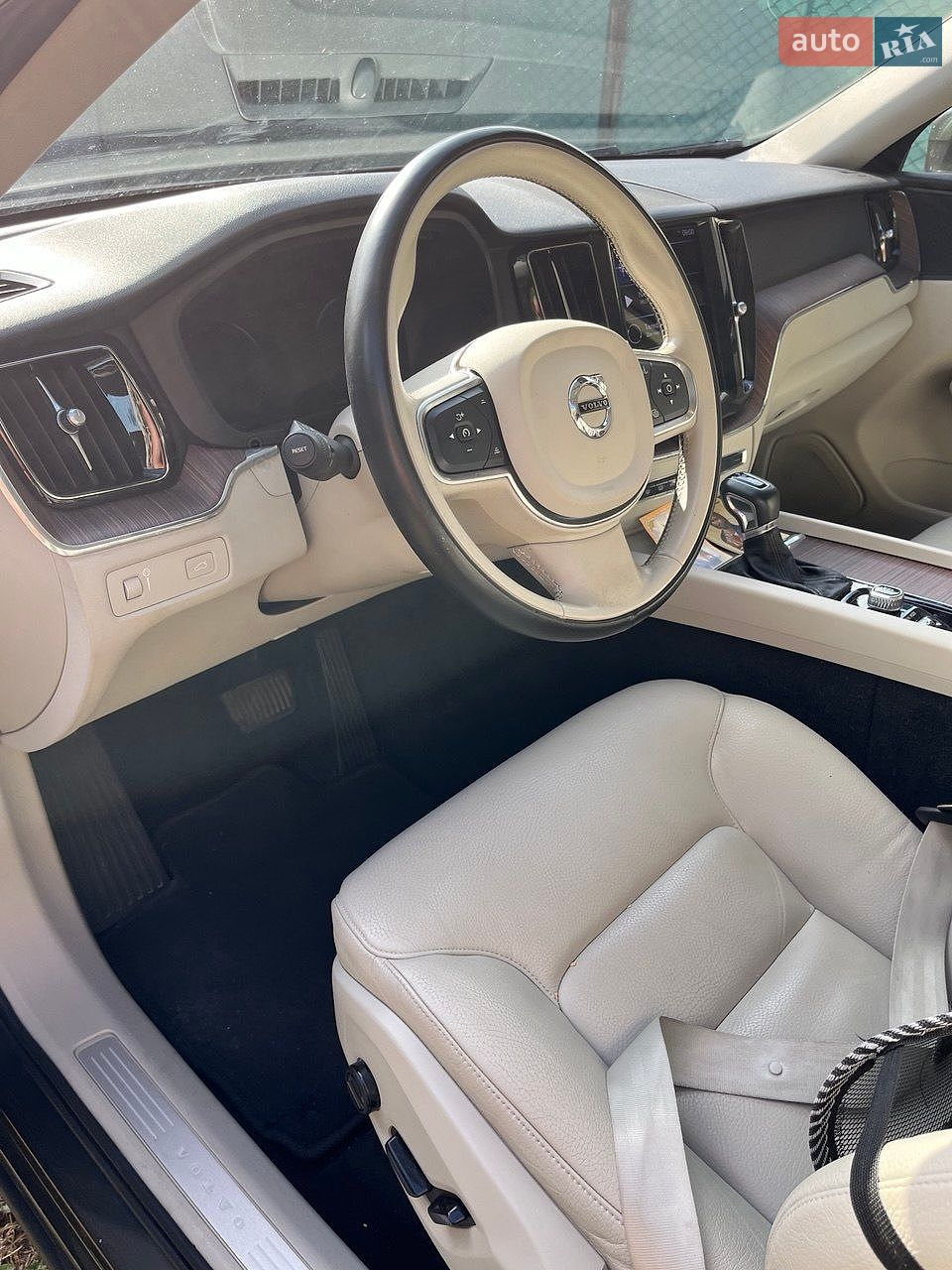 Volvo XC60 2020 VIN YV4A22RK2M1698560 фото оголошення 8 з 28