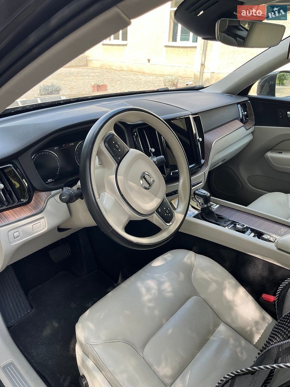 Volvo XC60 2020 VIN YV4A22RK2M1698560 фото оголошення 13 з 28