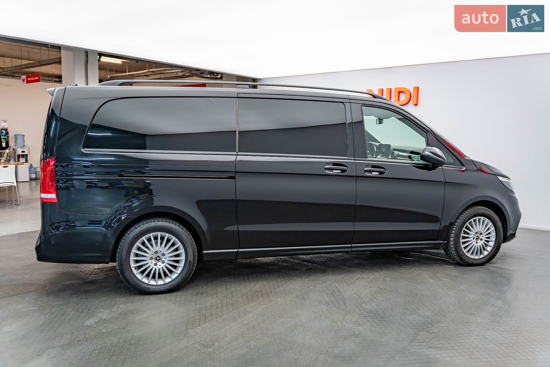 Mercedes-Benz V-Class 2023 VIN W1V44781514252819 фото оголошення 4 з 30