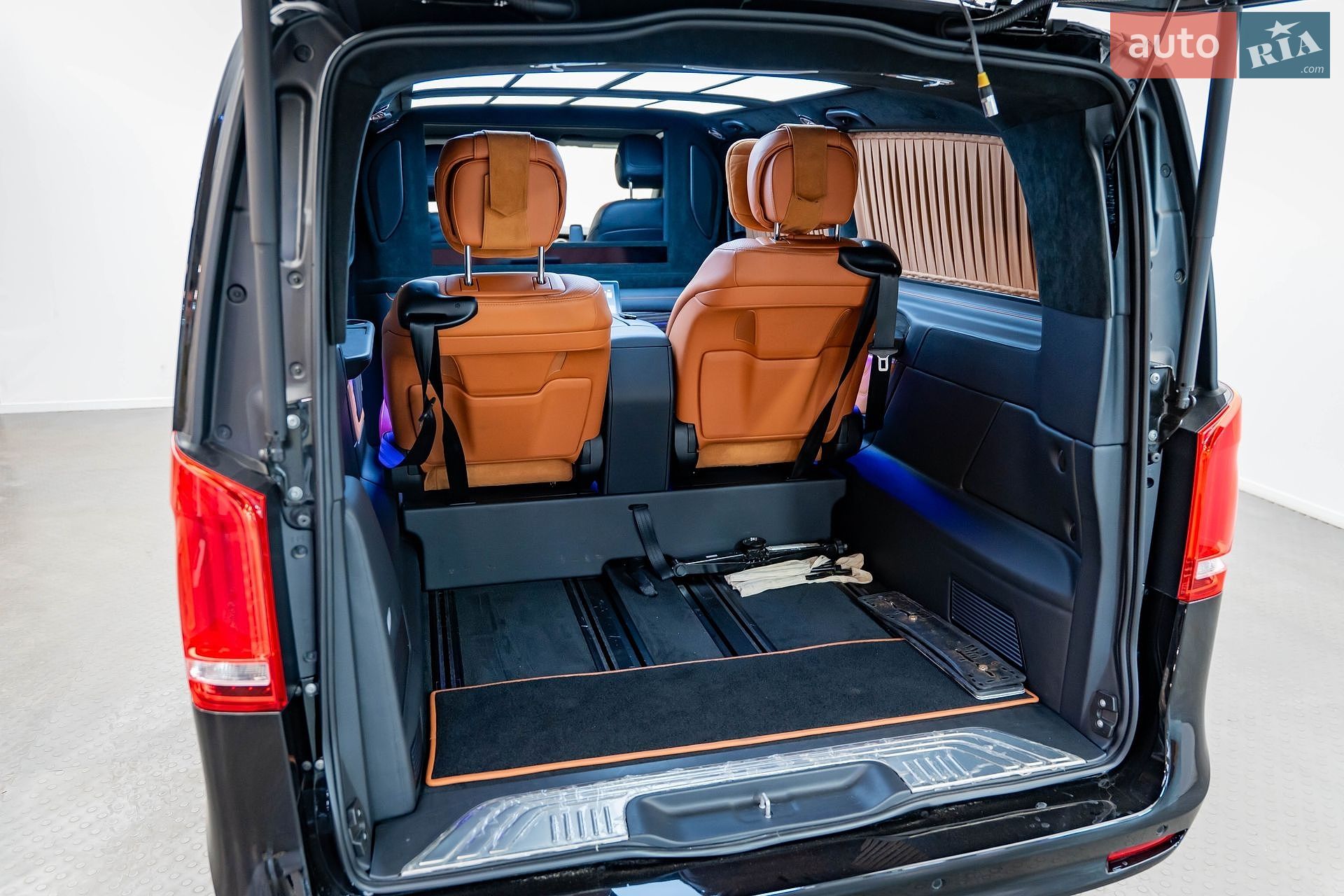 Mercedes-Benz V-Class 2023 VIN W1V44781514252819 фото оголошення 8 з 30