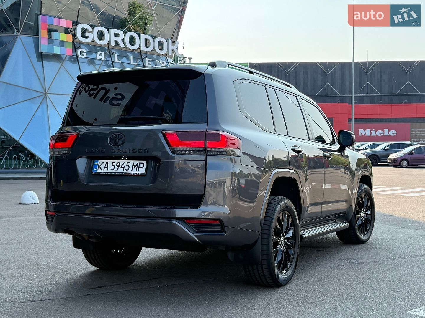 Toyota Land Cruiser 2023 VIN JTMAAABJ004040312 фото оголошення 8 з 36