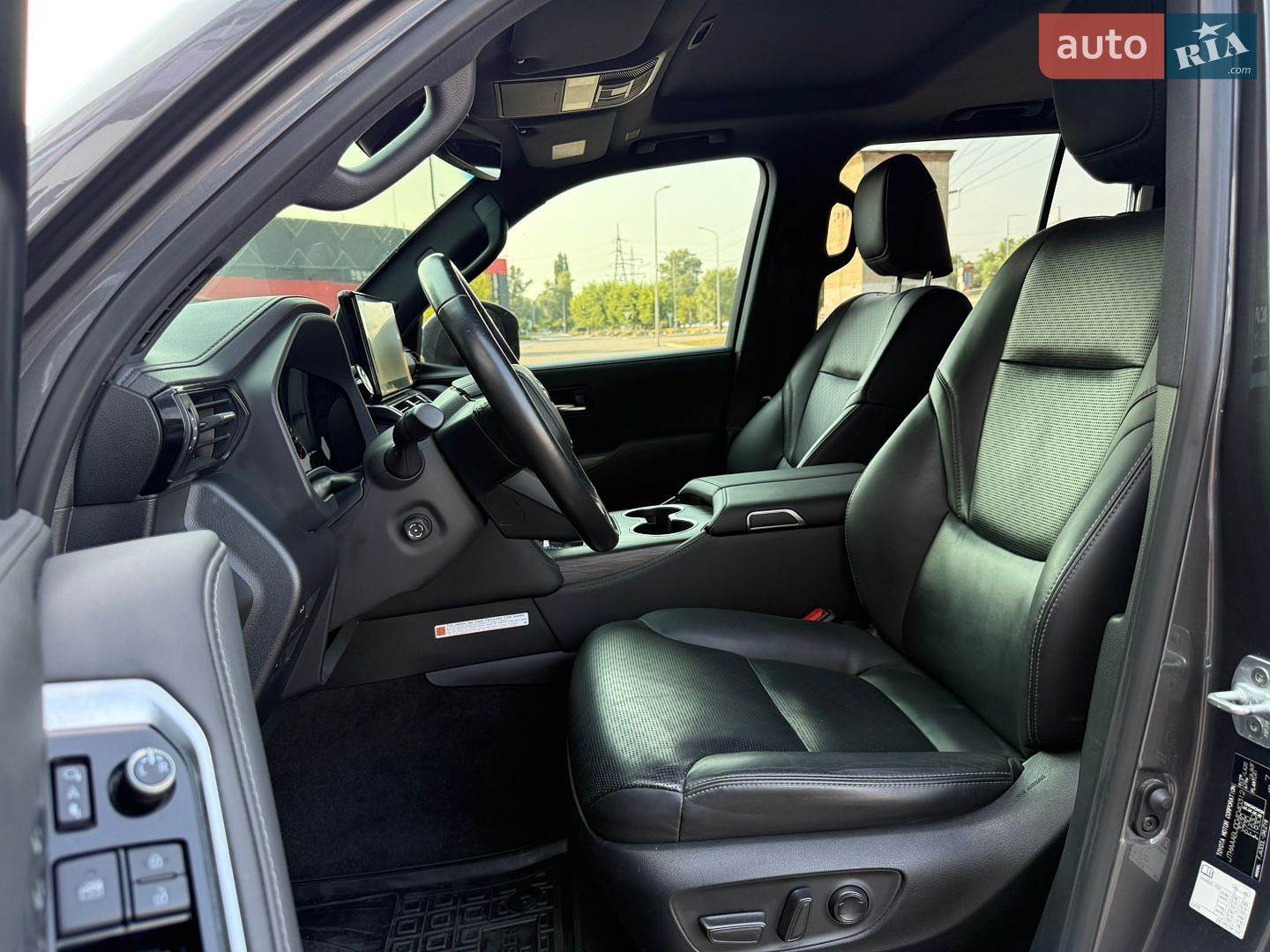 Toyota Land Cruiser 2023 VIN JTMAAABJ004040312 фото оголошення 11 з 36