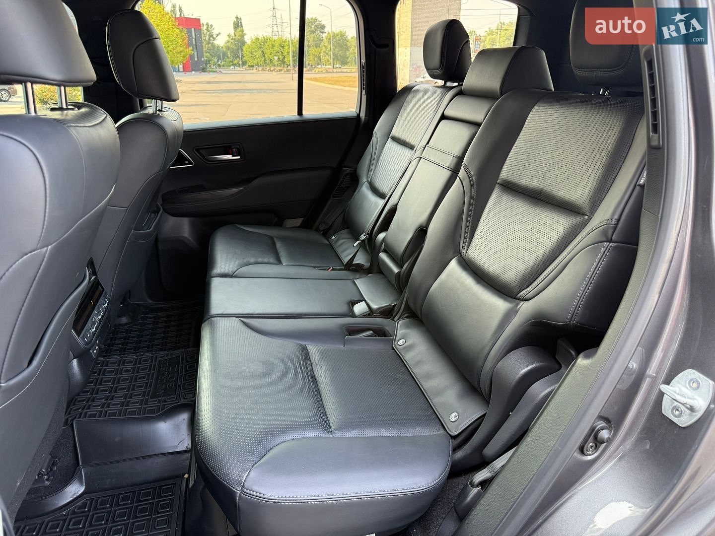 Toyota Land Cruiser 2023 VIN JTMAAABJ004040312 фото оголошення 19 з 36