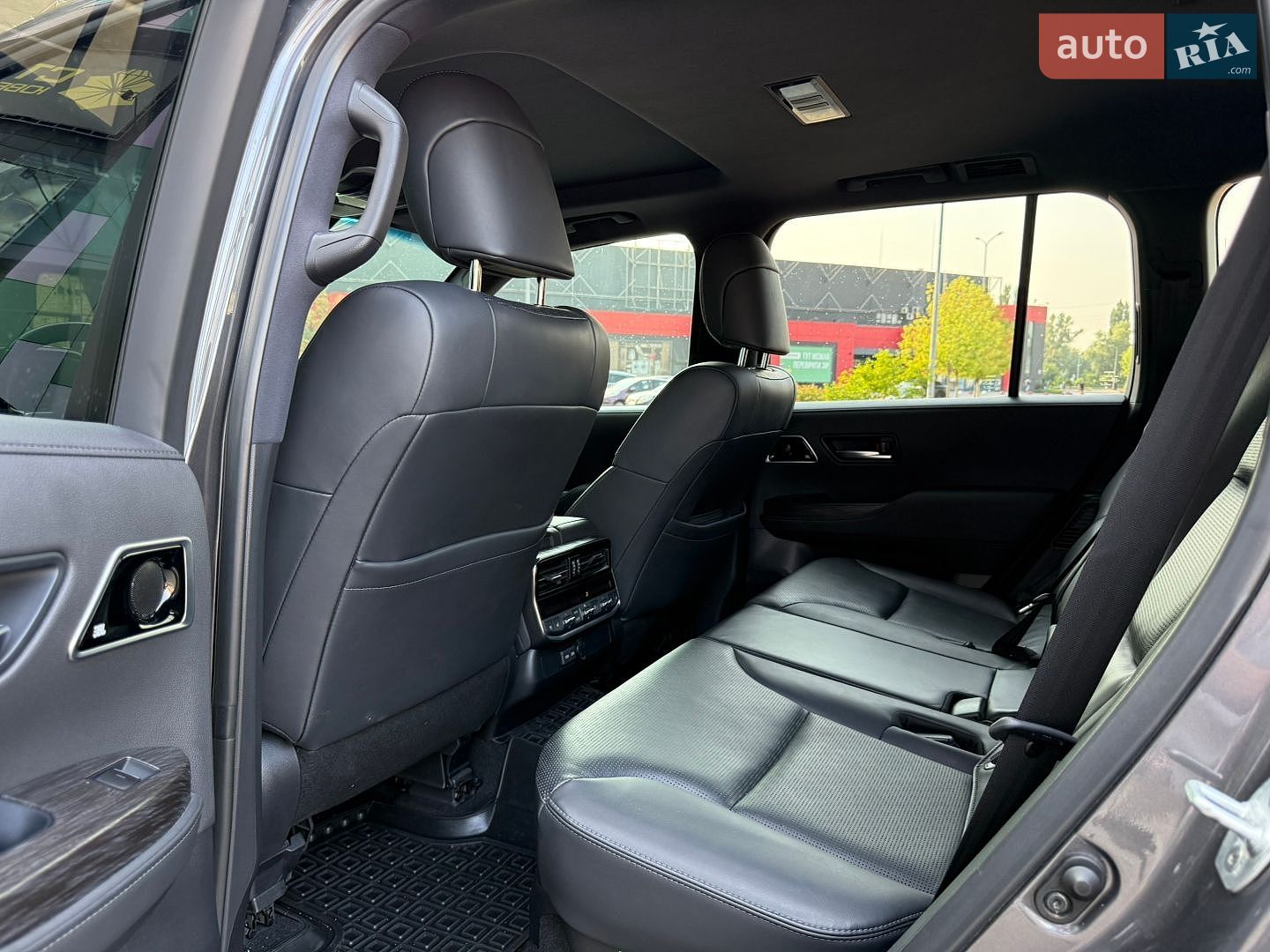 Toyota Land Cruiser 2023 VIN JTMAAABJ004040312 фото оголошення 20 з 36