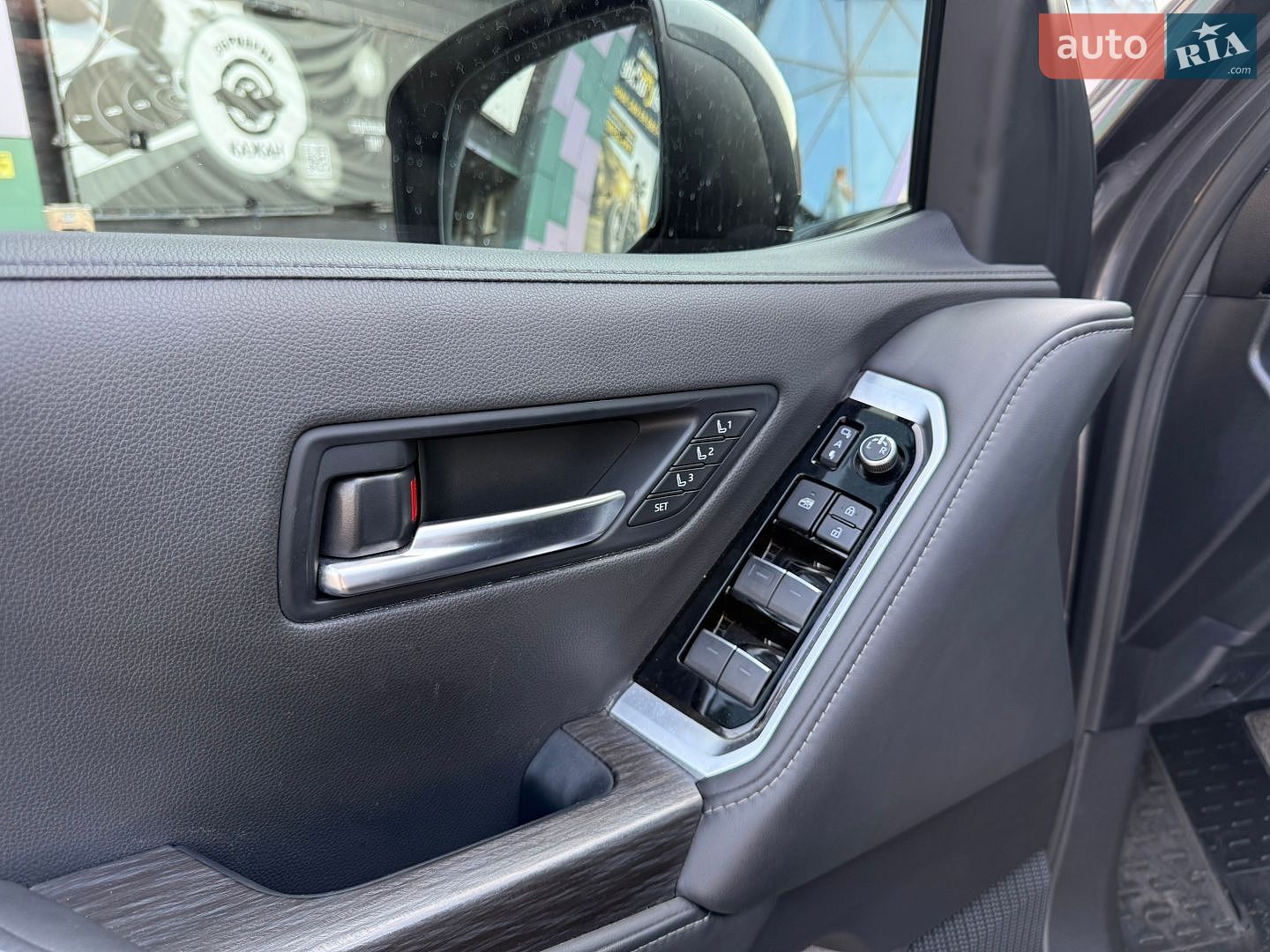 Toyota Land Cruiser 2023 VIN JTMAAABJ004040312 фото оголошення 33 з 36