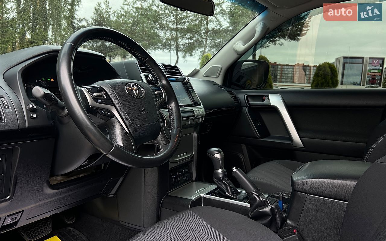 Toyota Land Cruiser Prado 2019 VIN JTEBR3FJ20K153351 фото оголошення 10 з 36