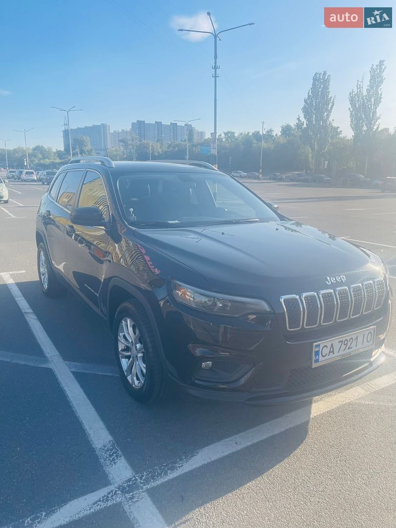 Jeep Cherokee 2019 VIN 1C4PJLCB2KD470262 фото оголошення 3 з 9