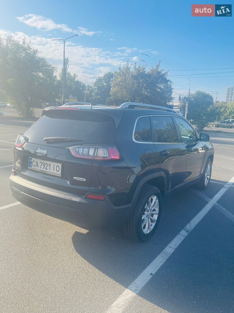 Jeep Cherokee 2019 VIN 1C4PJLCB2KD470262 фото оголошення 5 з 9